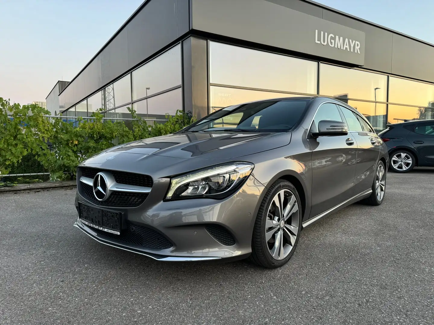 Mercedes-Benz CLA 200 200 Shooting Brake Grau - 1