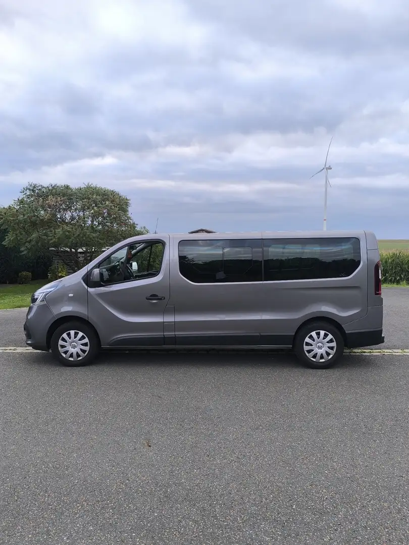 Renault Trafic dCi 145 Grand Combi Grau - 1