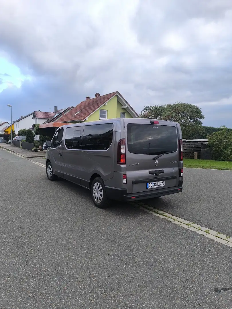 Renault Trafic dCi 145 Grand Combi Grau - 2