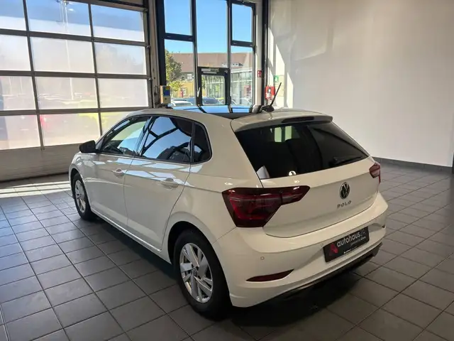 Volkswagen Polo view 4