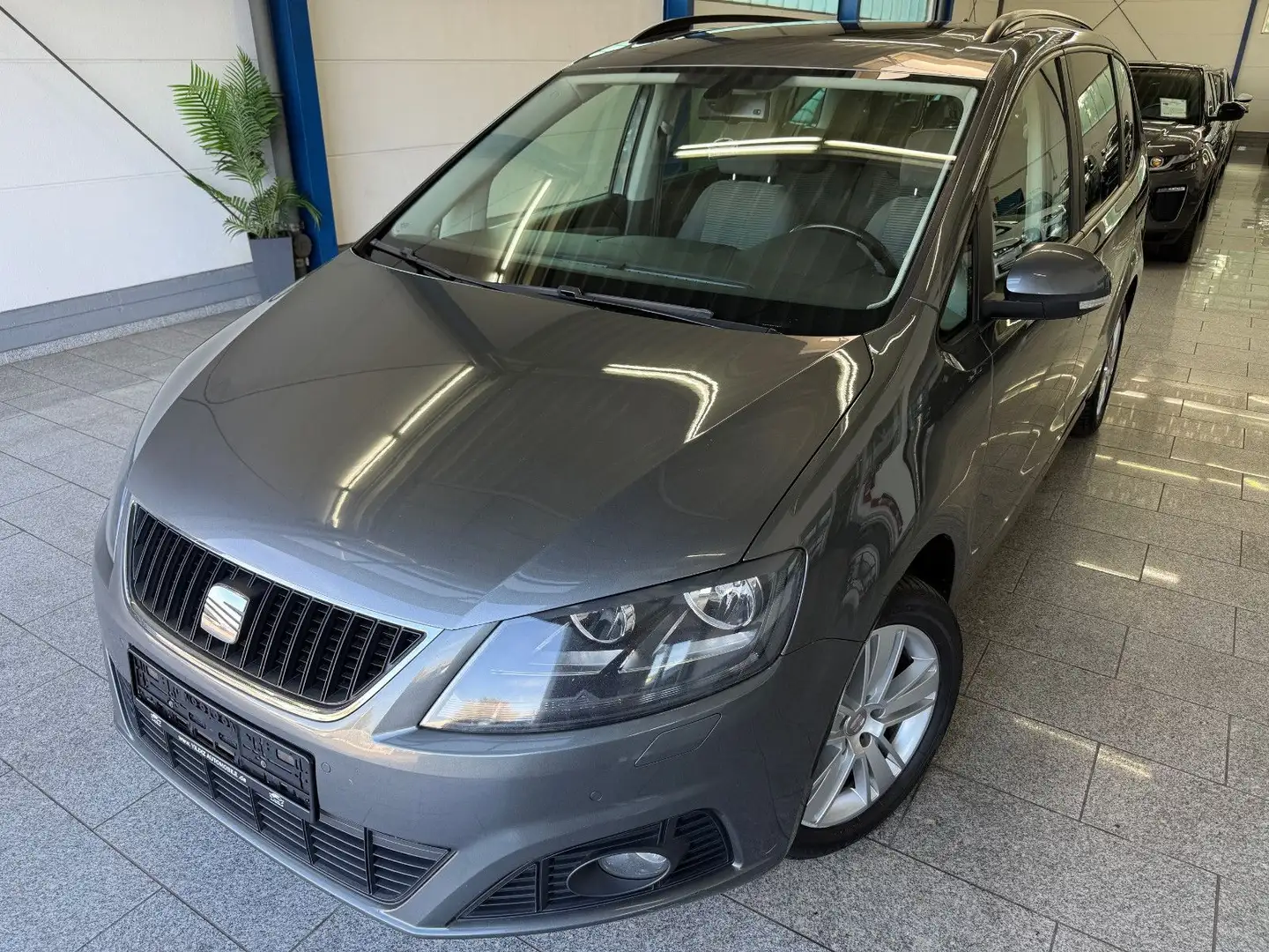 SEAT Alhambra 2.0 TDI*7-SITZR*AUTO*KAMERA*NAV*SHZ*TMP Gris - 1
