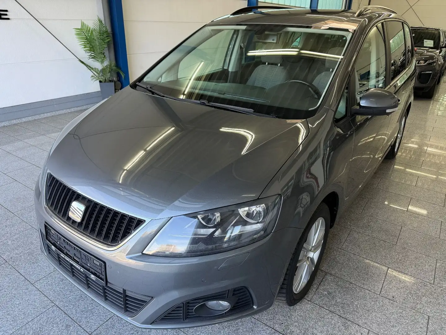 SEAT Alhambra 2.0 TDI*7-SITZR*AUTO*KAMERA*NAV*SHZ*TMP Gris - 2