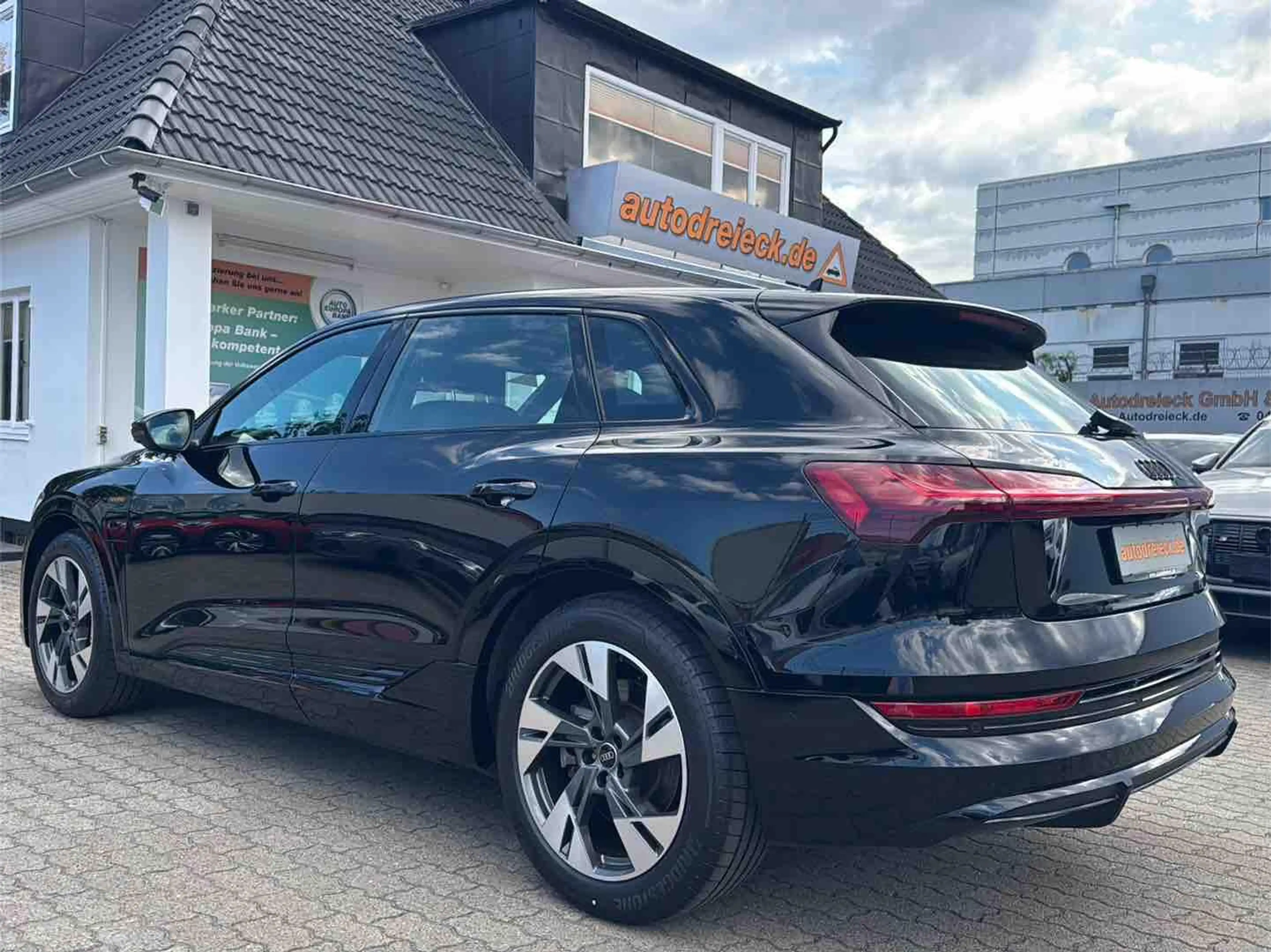 Audi e-tron 55 2x S line ALL BLACK ACC MATRIX e-SITZE — photo 10