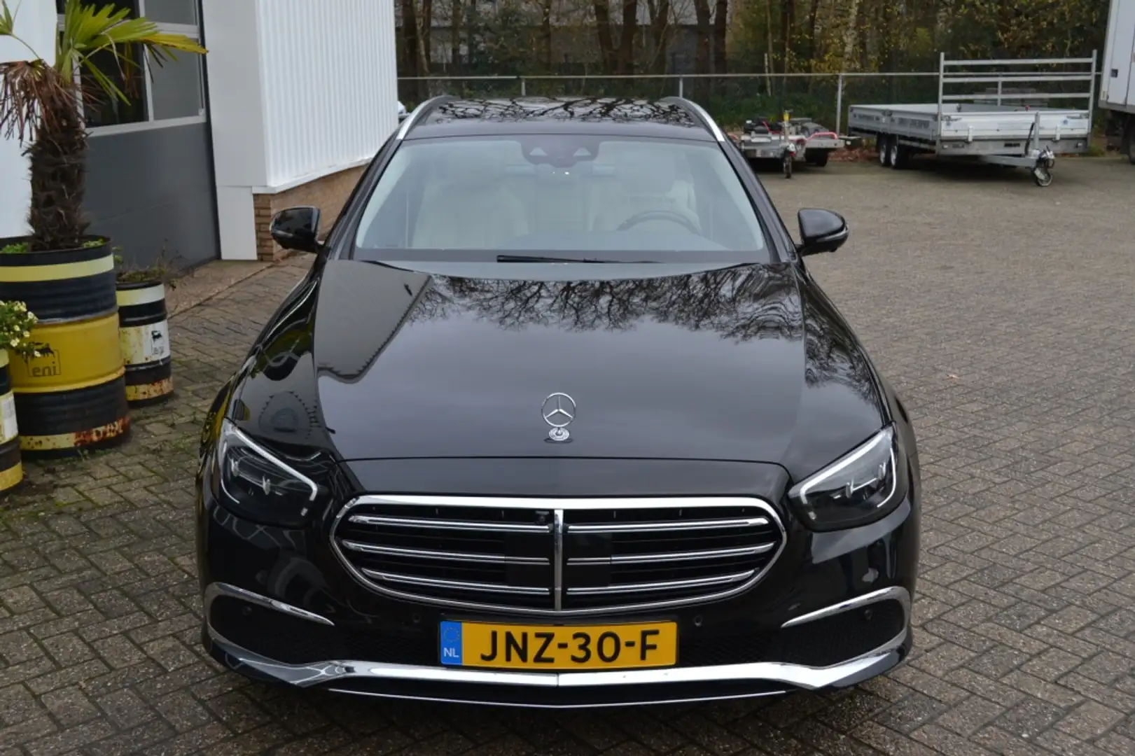 Mercedes-Benz T-Class E300e Exclusive BTW auto Zwart - 2