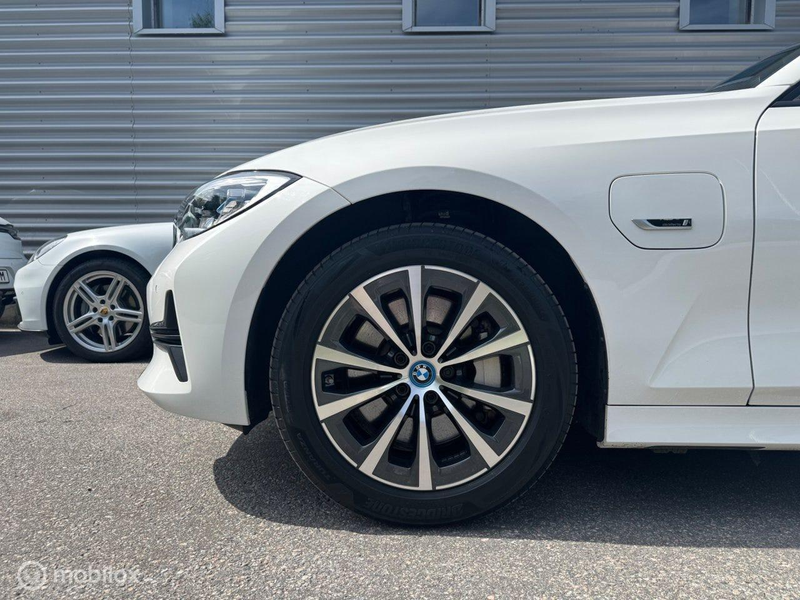 BMW 330 3-serie 330e — photo 7