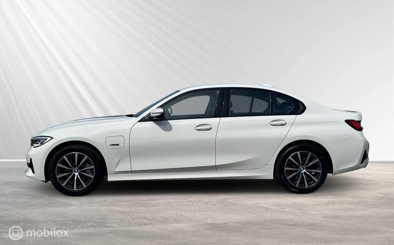 BMW 330 3-serie 330e — photo 6