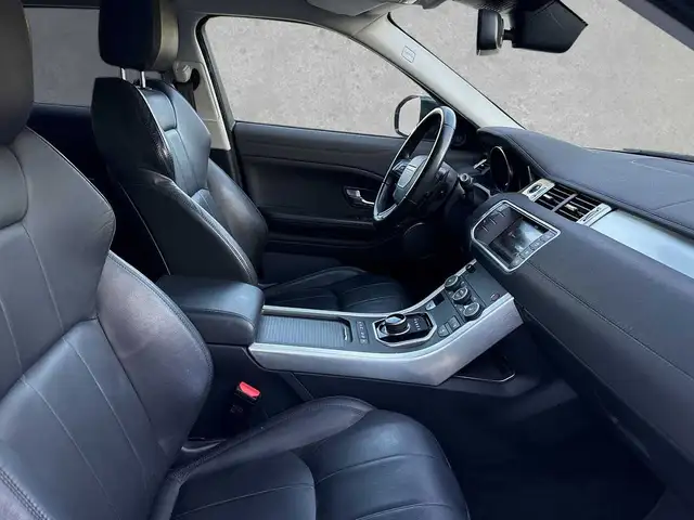 Land Rover Range Rover Evoque view 3