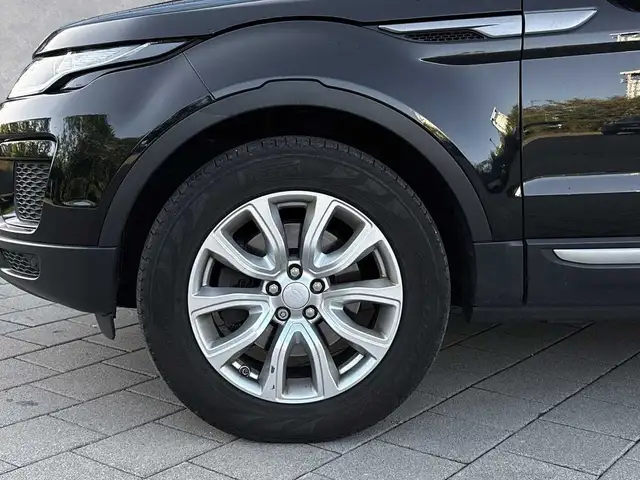 Land Rover Range Rover Evoque view 9