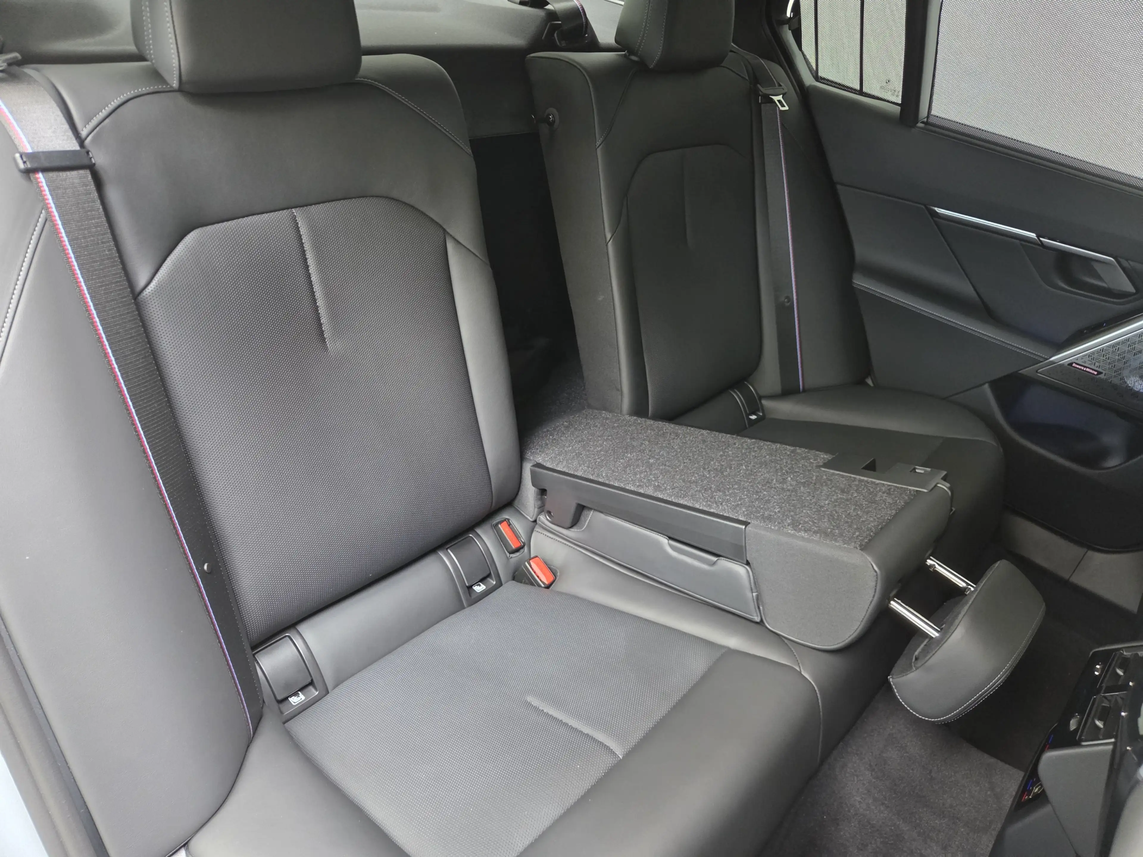 BMW M5 0,5% AHK Sitzlüftung B&WMultiSeats CarbonExt. — photo 28