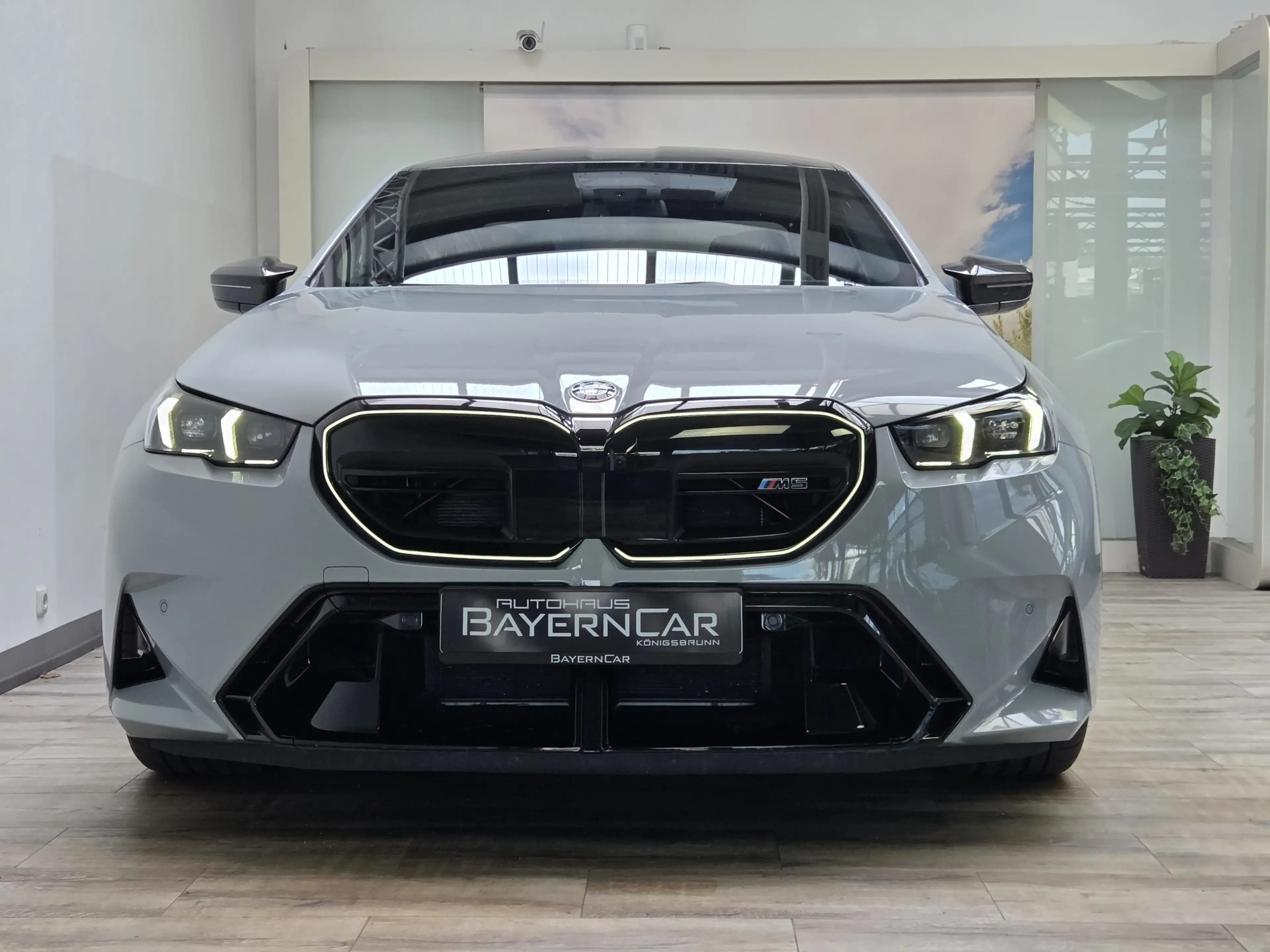 BMW M5 0,5% AHK Sitzlüftung B&WMultiSeats CarbonExt. — photo 2