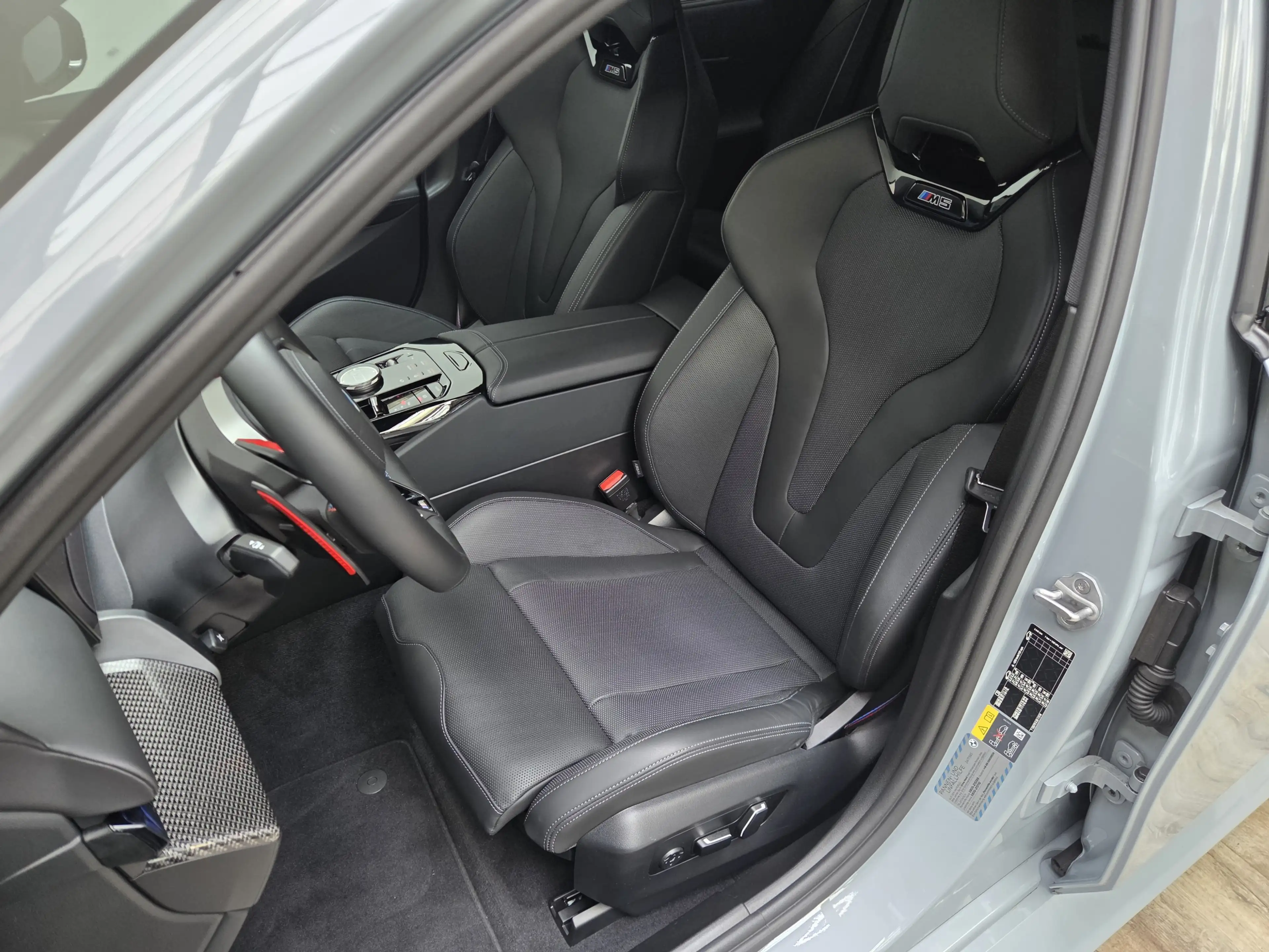 BMW M5 0,5% AHK Sitzlüftung B&WMultiSeats CarbonExt. — photo 18