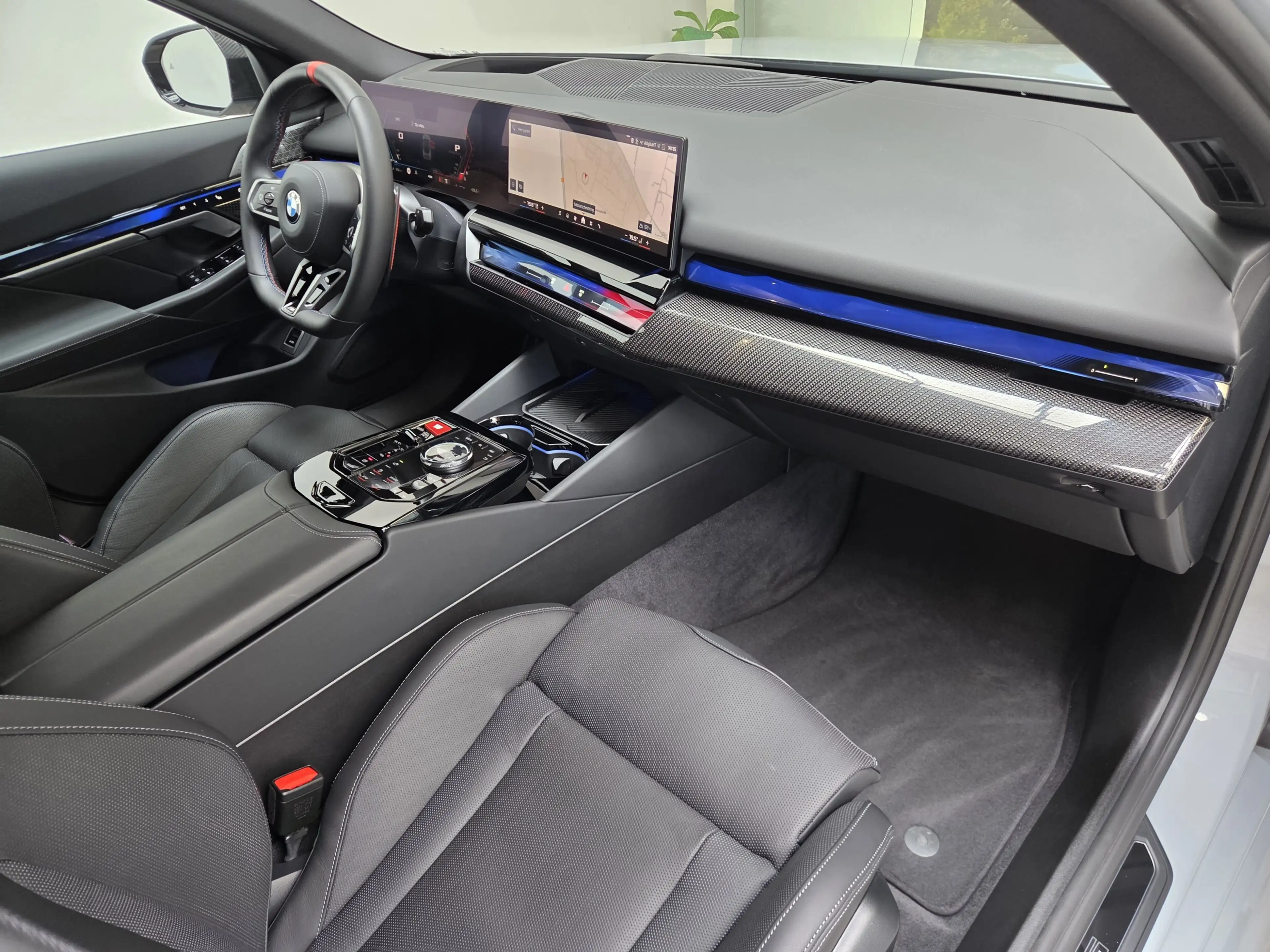 BMW M5 0,5% AHK Sitzlüftung B&WMultiSeats CarbonExt. — photo 34