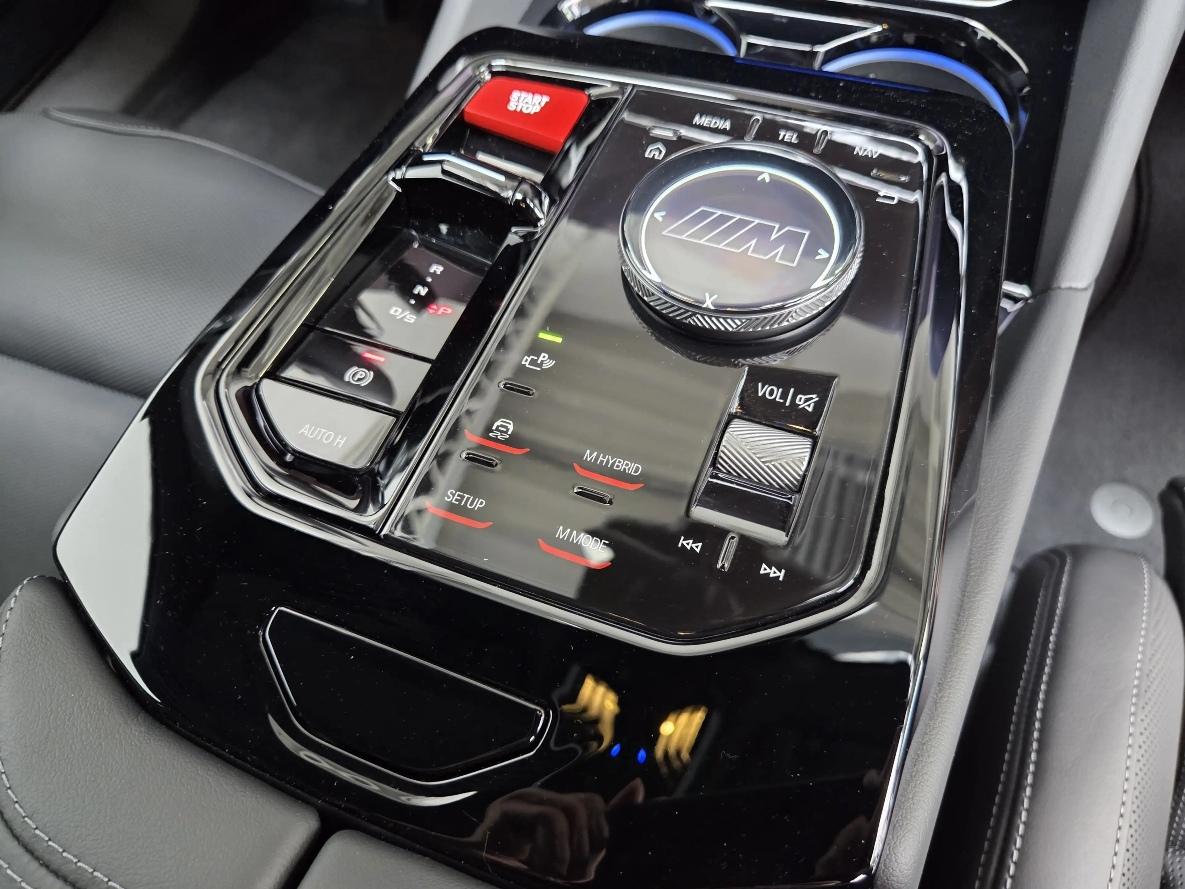 BMW M5 0,5% AHK Sitzlüftung B&WMultiSeats CarbonExt. — photo 35
