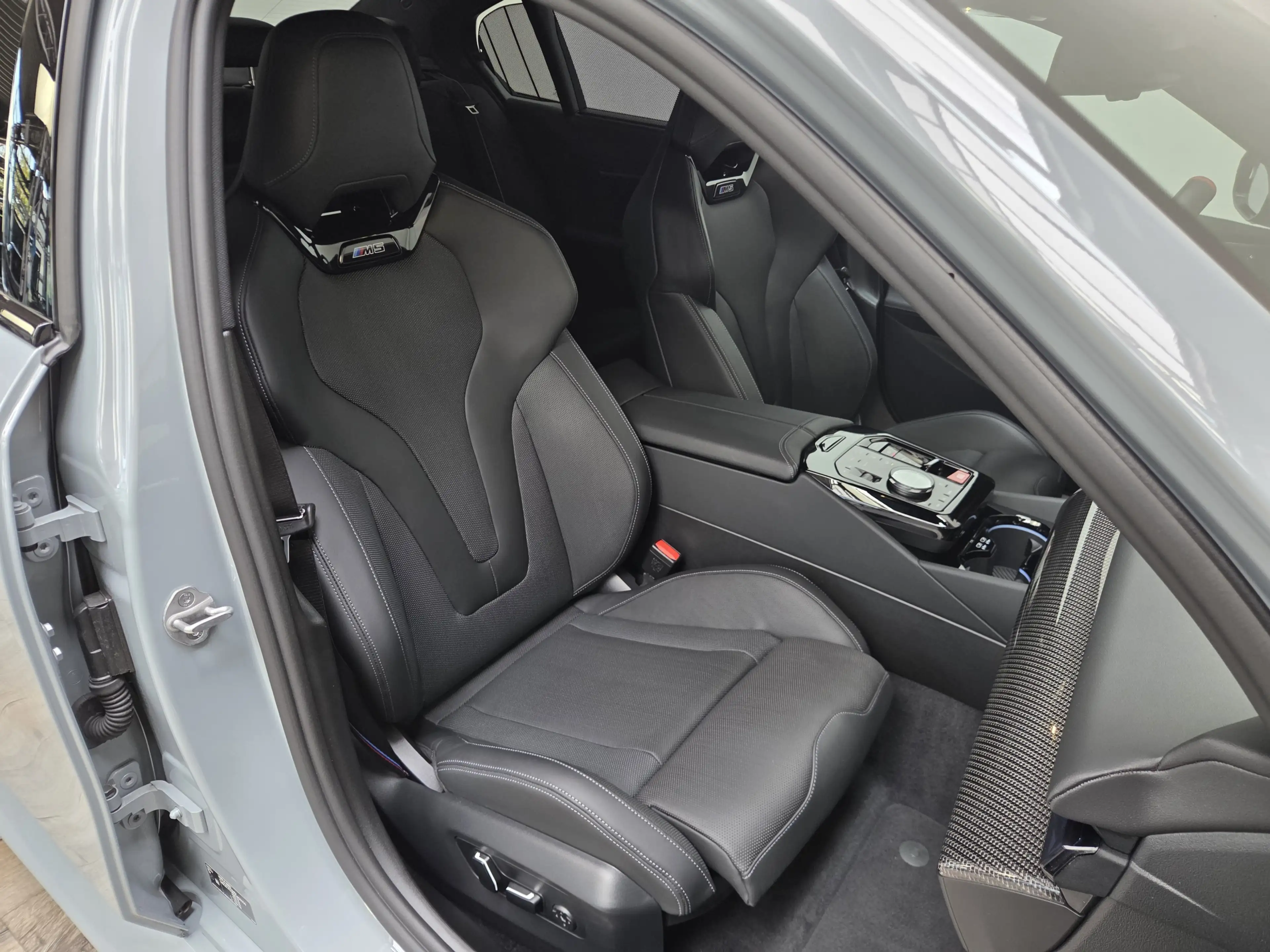 BMW M5 0,5% AHK Sitzlüftung B&WMultiSeats CarbonExt. — photo 37