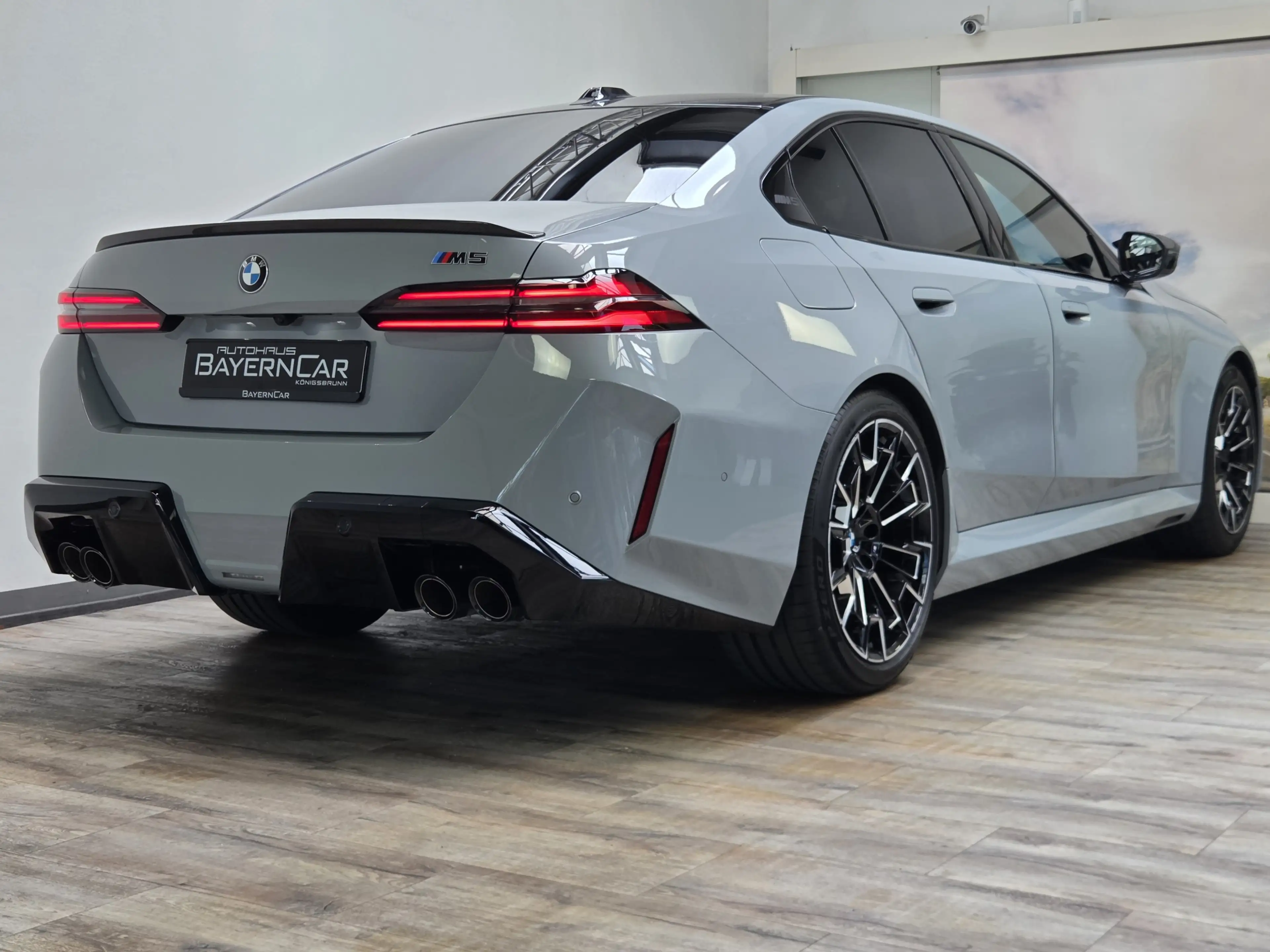 BMW M5 0,5% AHK Sitzlüftung B&WMultiSeats CarbonExt. — photo 7
