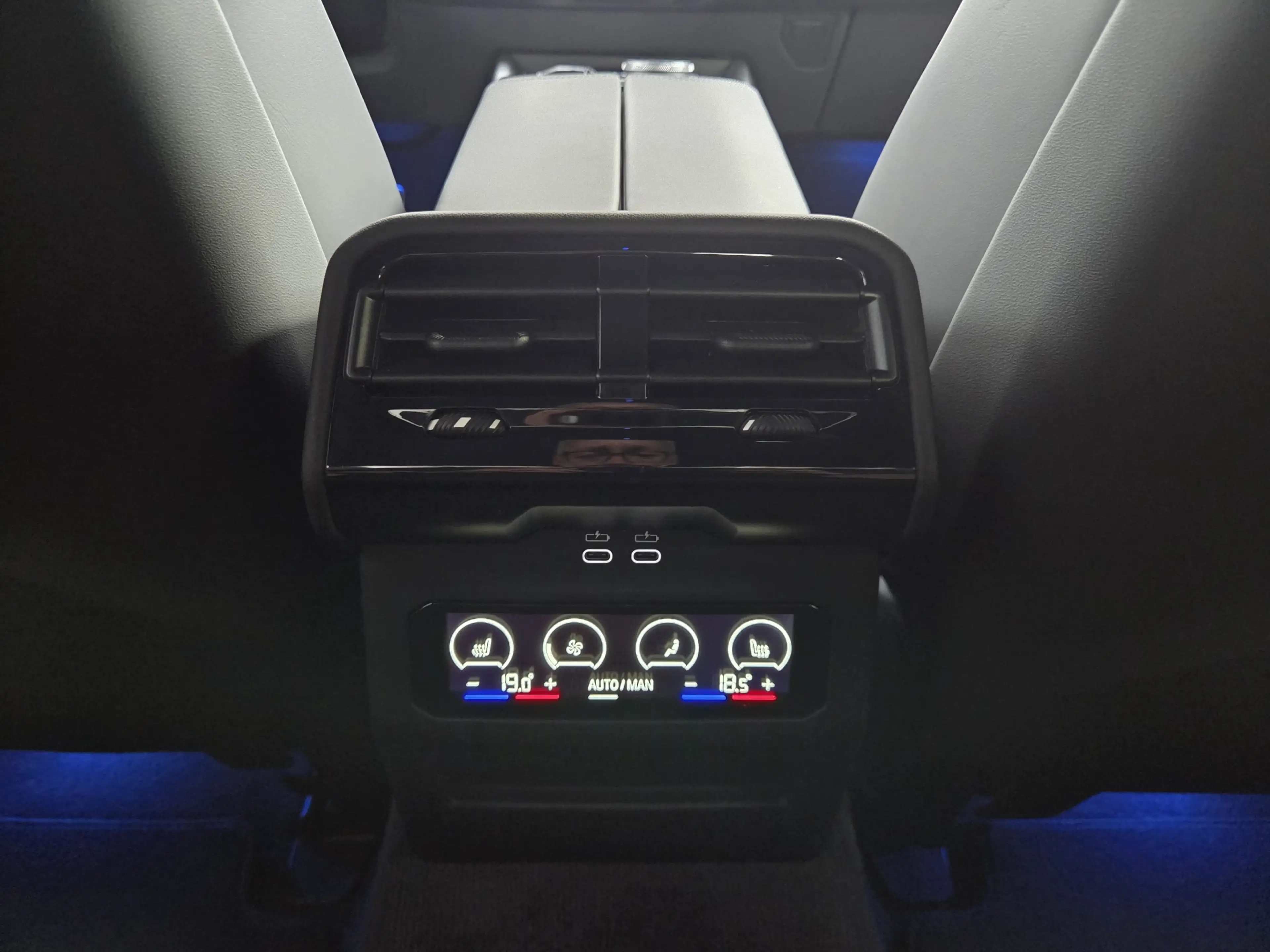 BMW M5 0,5% AHK Sitzlüftung B&WMultiSeats CarbonExt. — photo 29