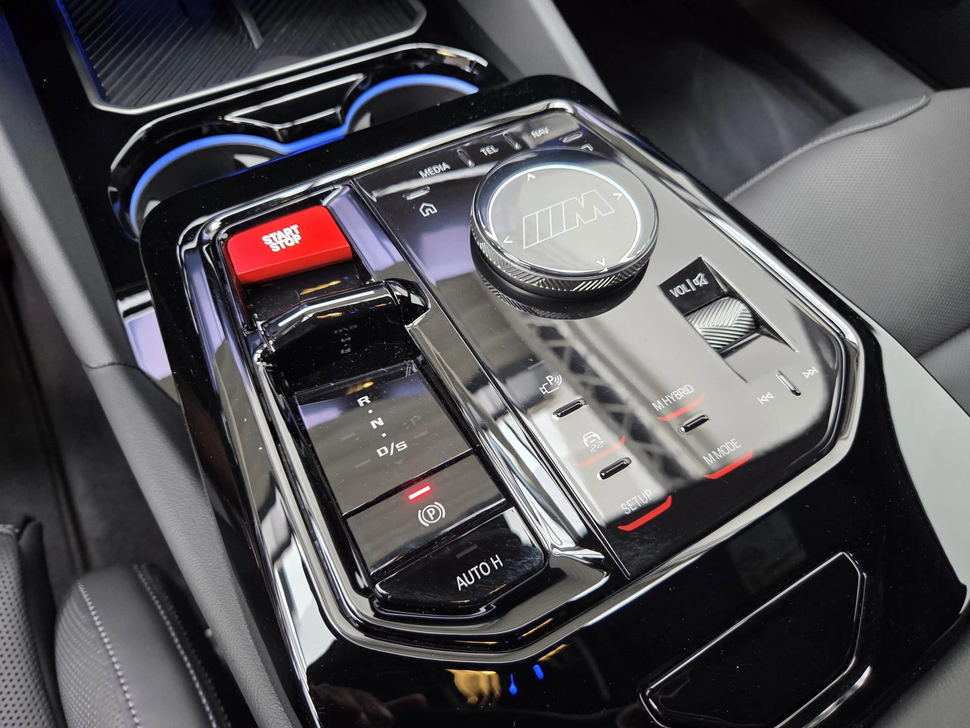 BMW M5 0,5% AHK Sitzlüftung B&WMultiSeats CarbonExt. — photo 12