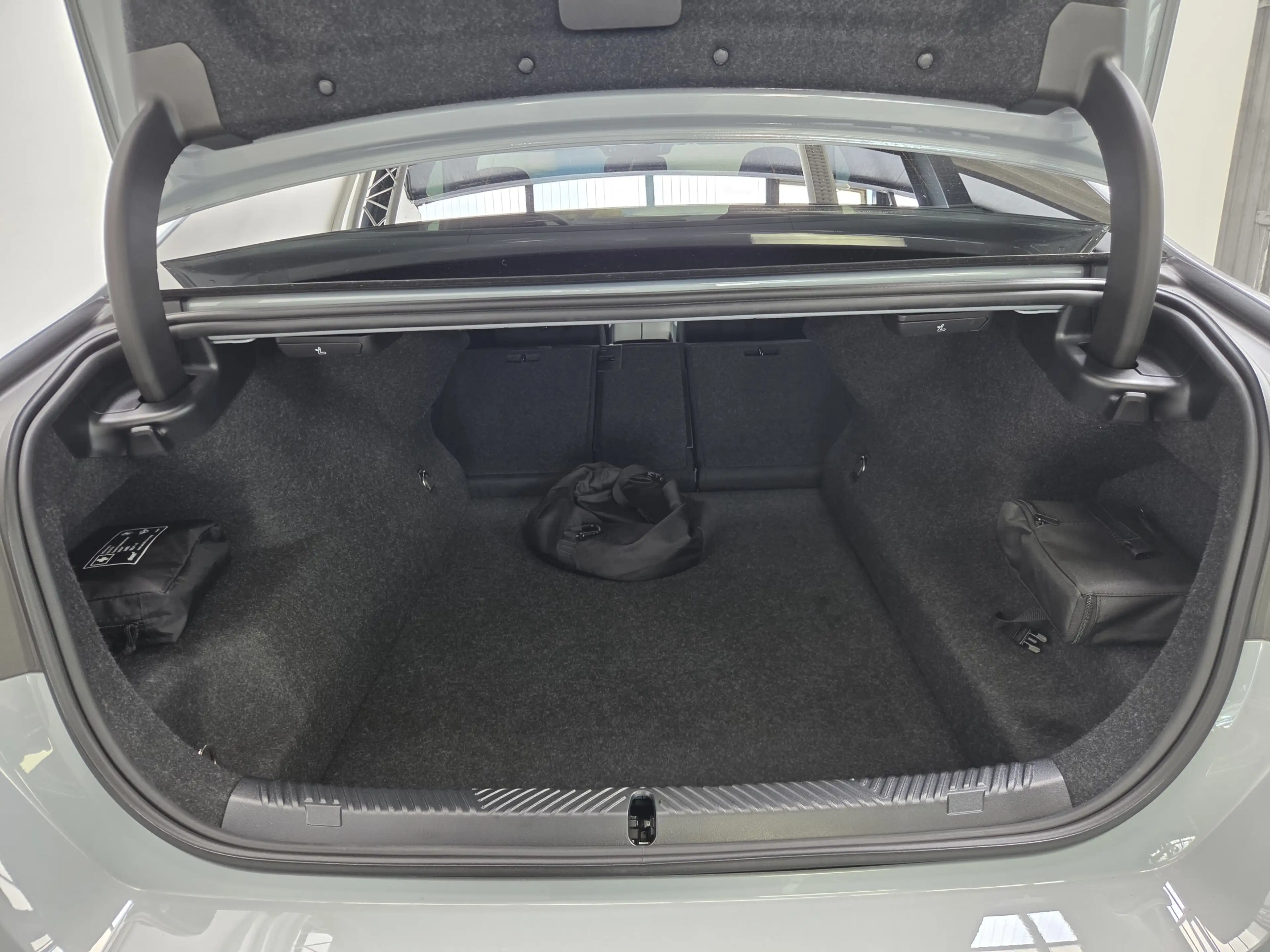 BMW M5 0,5% AHK Sitzlüftung B&WMultiSeats CarbonExt. — photo 23