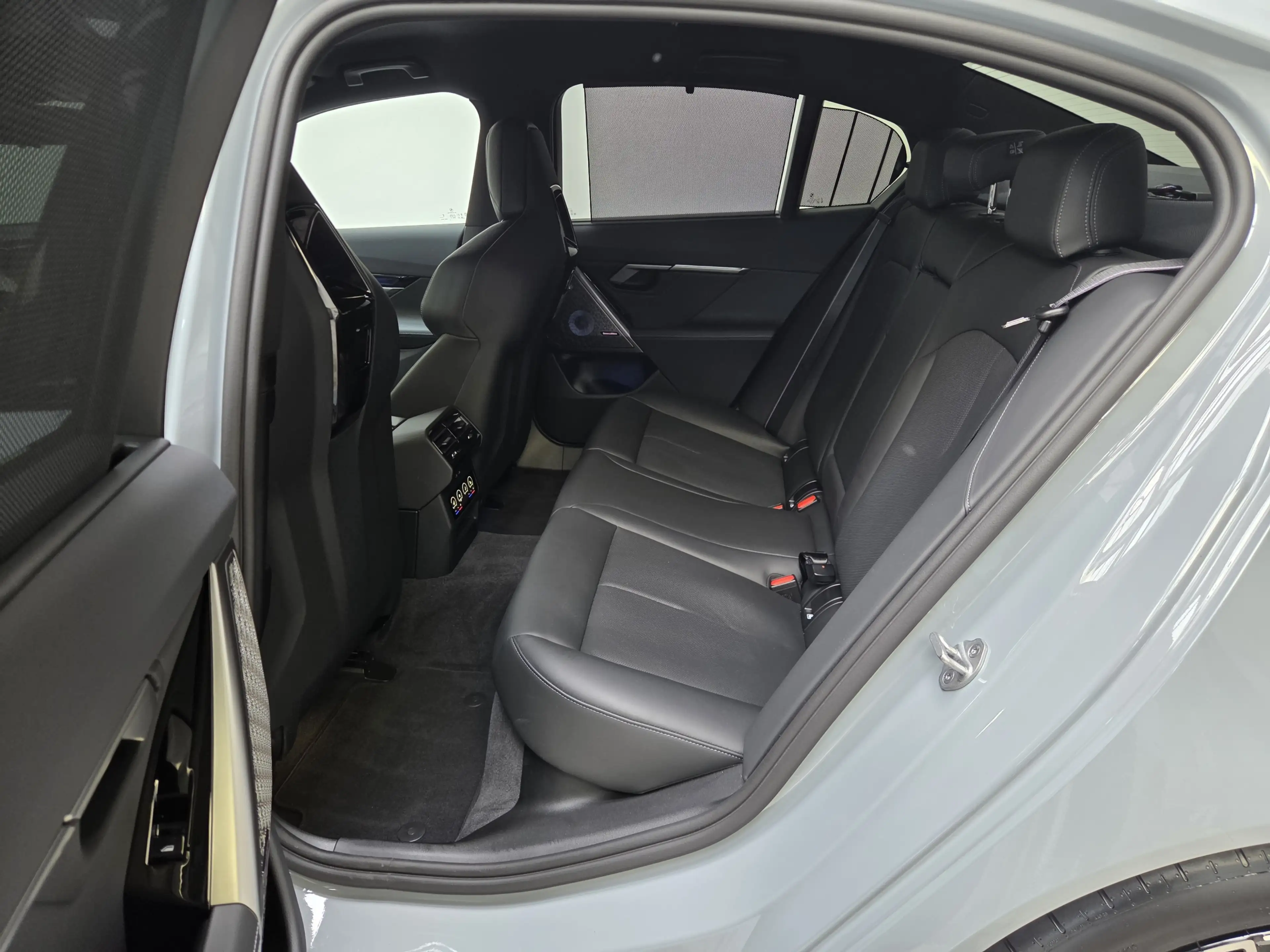 BMW M5 0,5% AHK Sitzlüftung B&WMultiSeats CarbonExt. — photo 20