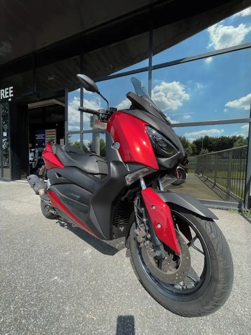 Yamaha X-Max 125 Červená - 1
