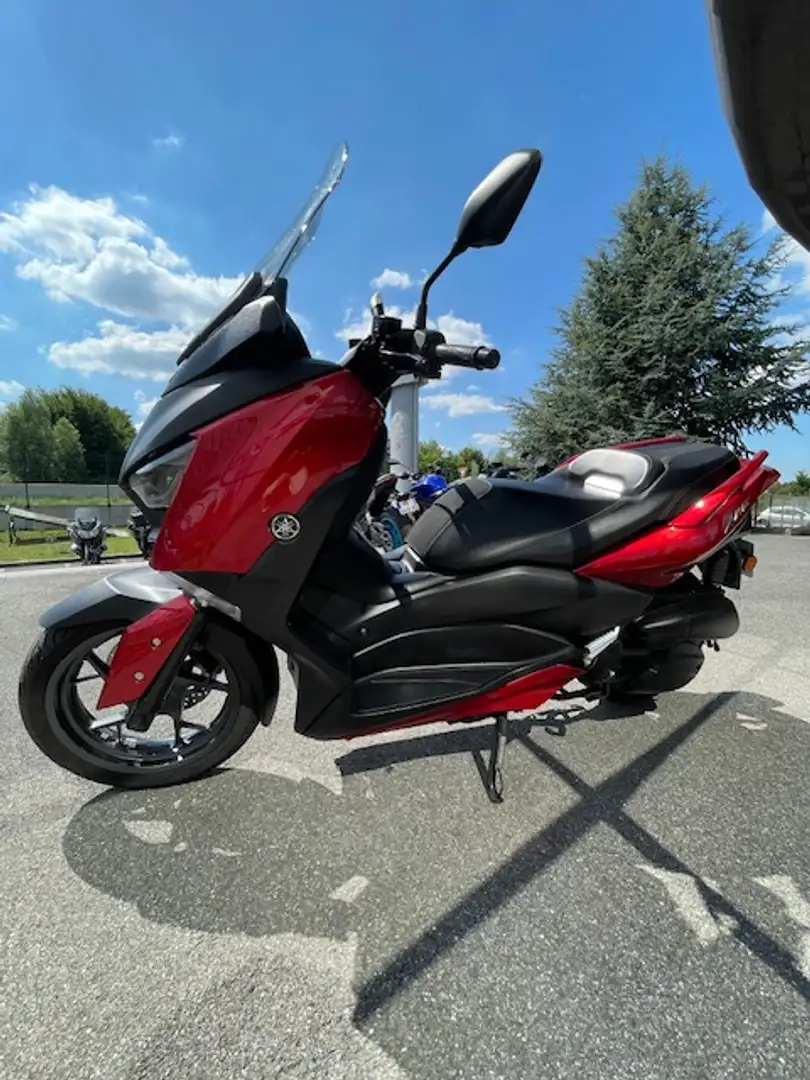 Yamaha X-Max 125 Červená - 2