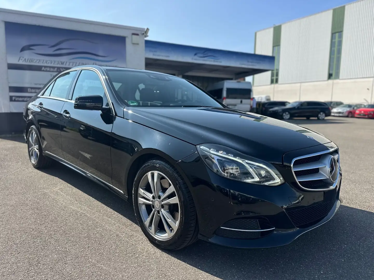 Mercedes-Benz E 250 Lim. CDI 4Matic Distronic LED Harman Leder Schwarz - 1