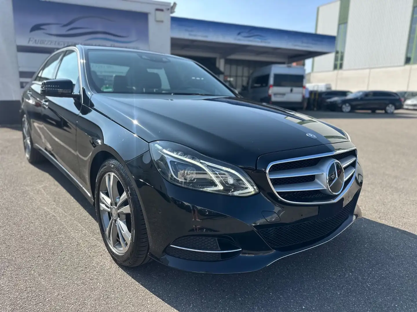 Mercedes-Benz E 250 Lim. CDI 4Matic Distronic LED Harman Leder Schwarz - 2