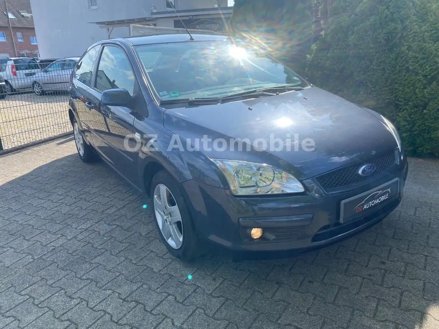 Ford Focus 1,6 Style+ Klima//Tempomat//Pdc//74Kw Grau - 1