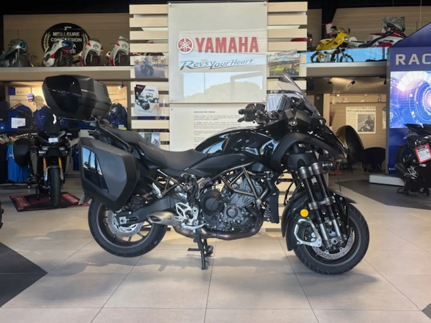 Yamaha Niken Black - 1