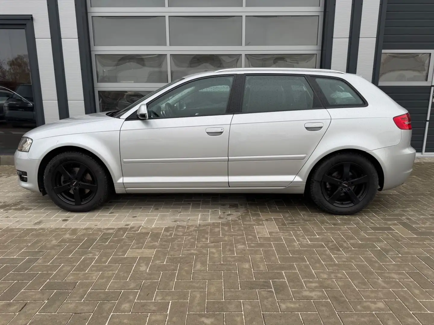 Audi A3 Sportback 1.4 TFSI Attraction Silber - 2