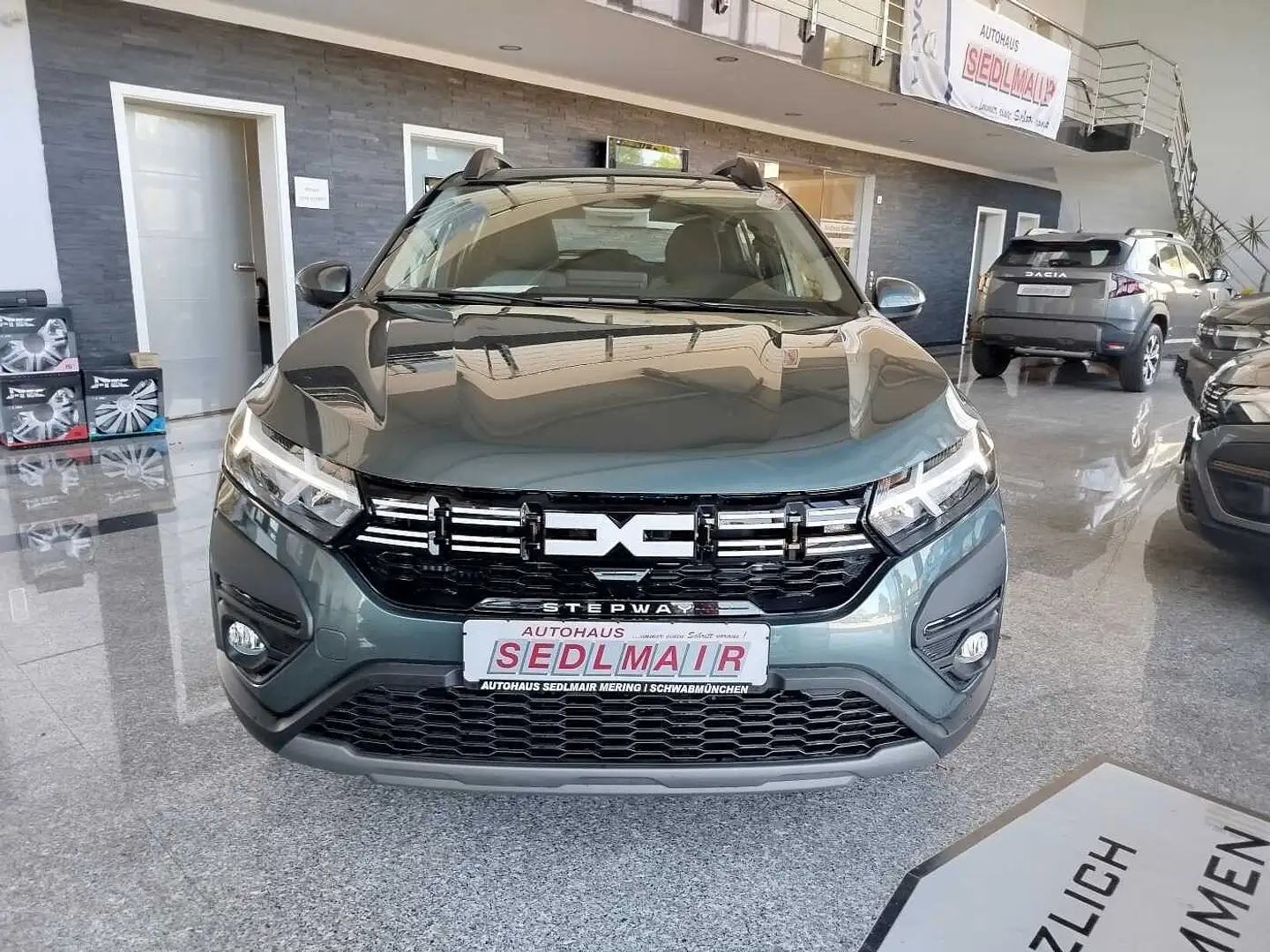 Dacia Sandero Stepway TCe 90 Expression Automatik KLIMA/PDC/CARP Grün - 1