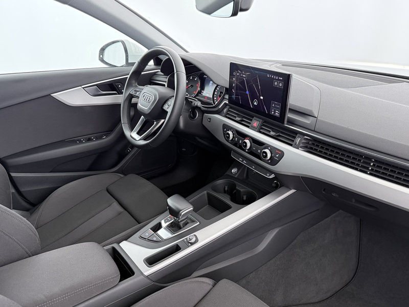 Audi A4 Avant 35 TDI Aut LED AHK NAVI SITZHZG ASSIST — photo 14