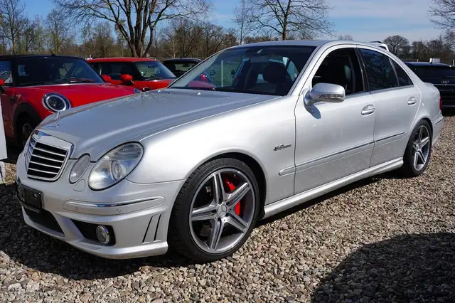 Mercedes-Benz E 63 AMG V8 - Schiebedach-Airmatic-Nappa-Kamera