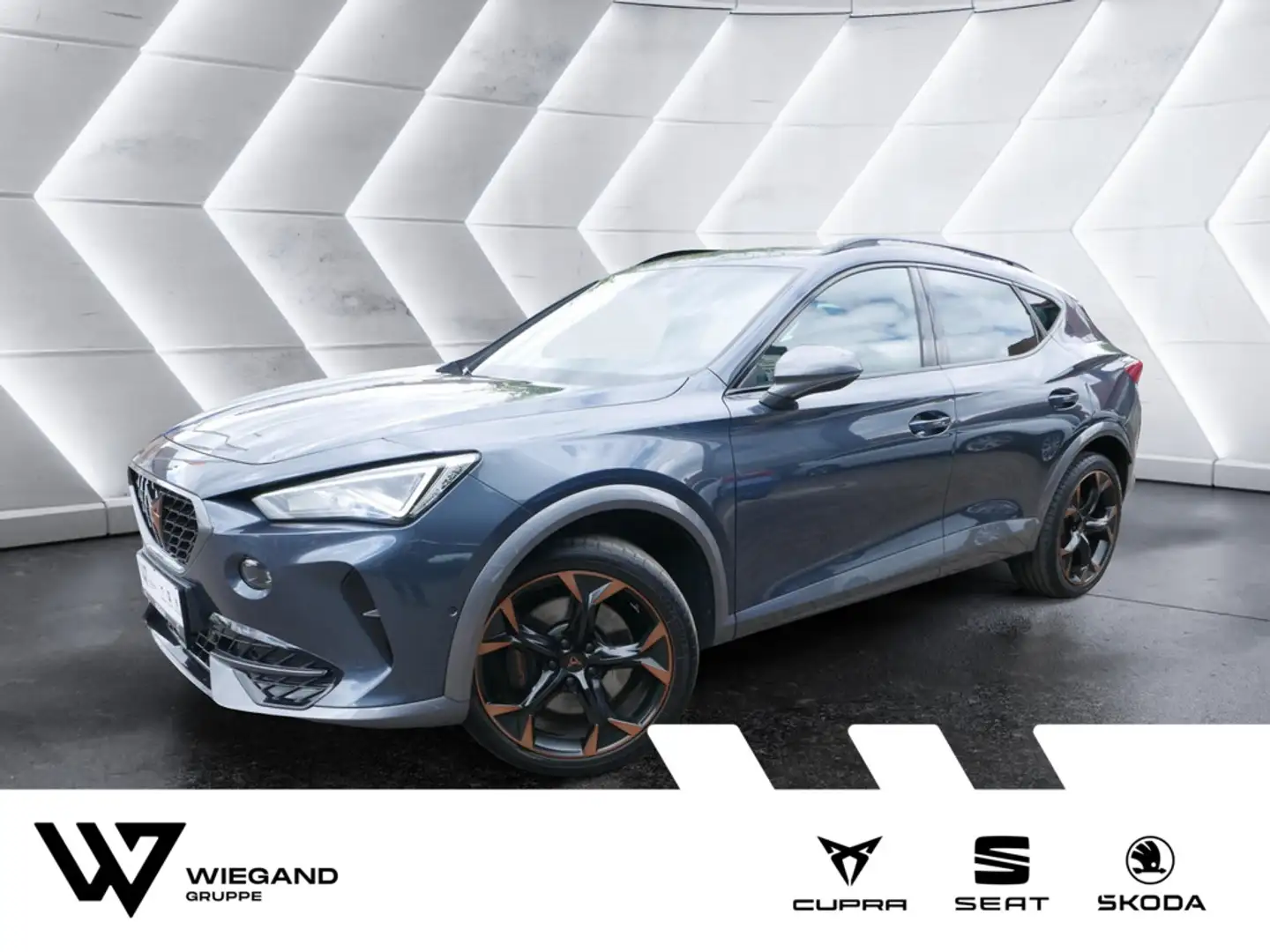 CUPRA Formentor 2.0 TSI VZ 4D COPPER BEATS PANO AHK Grau - 1