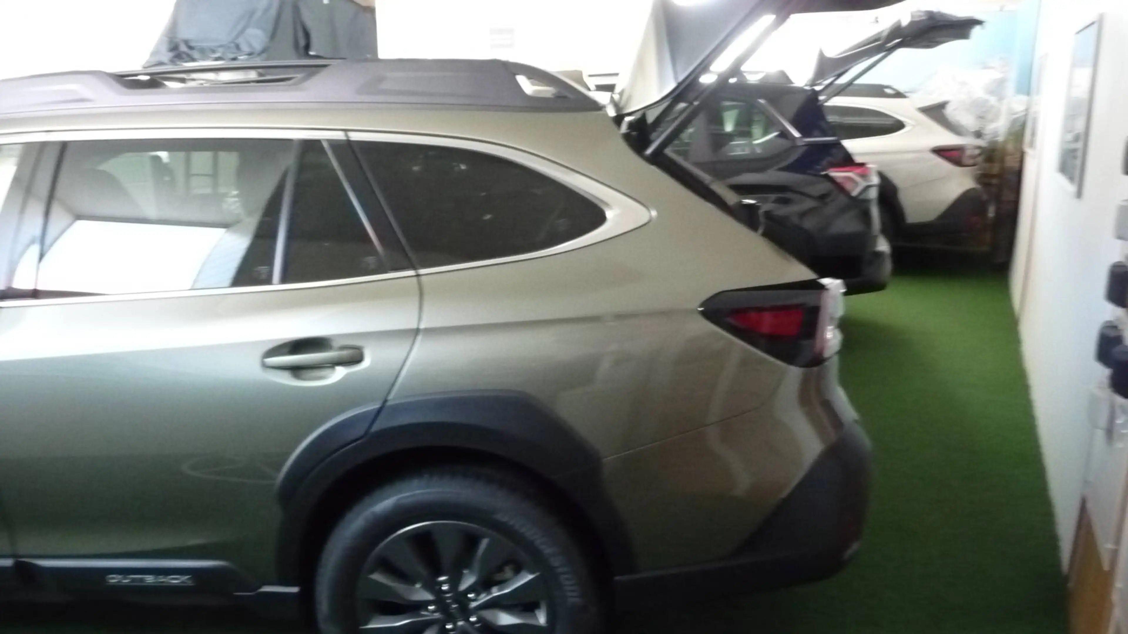 Subaru OUTBACK Outback 2.5i Lineartronic Active — photo 3