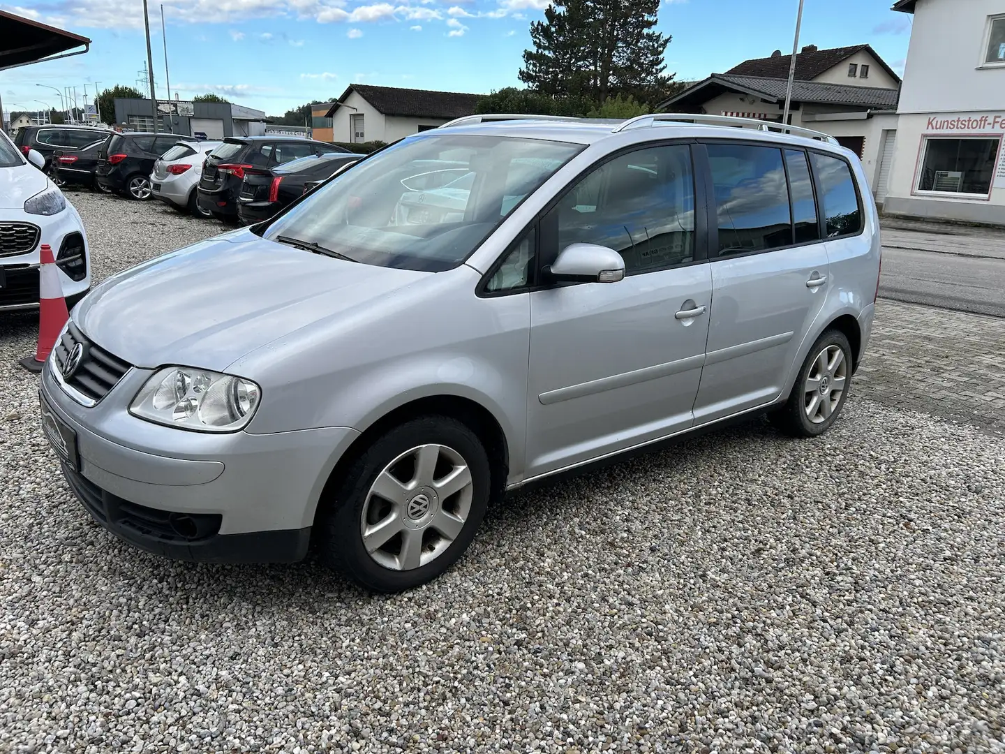 Volkswagen Touran 2.0 TDI Highline 7-Sitzer Tempomat AHK Plateado - 1