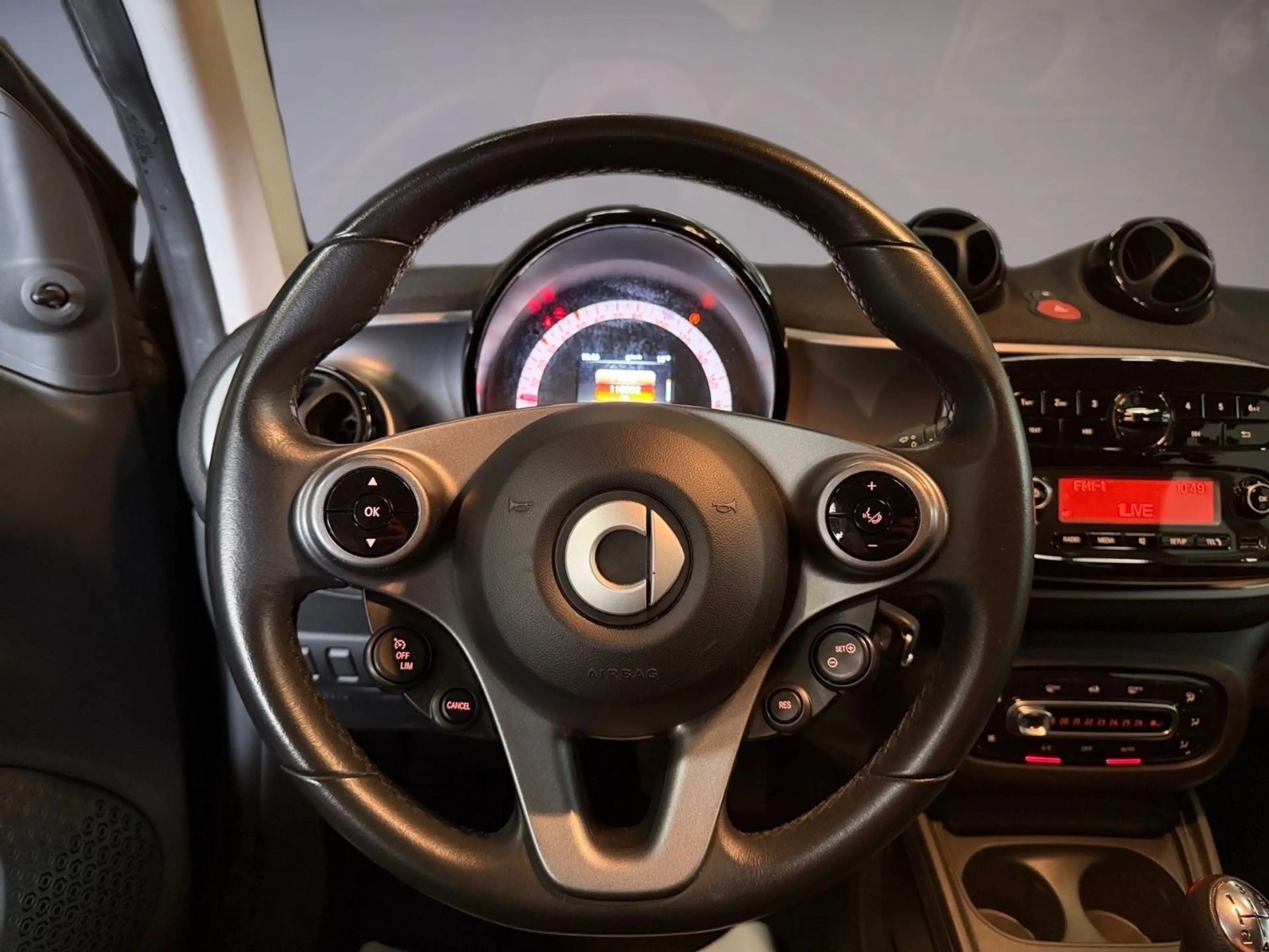 smart forTwo 1.0 Prime * Titania Grey Matt* Leder SHZ — photo 13