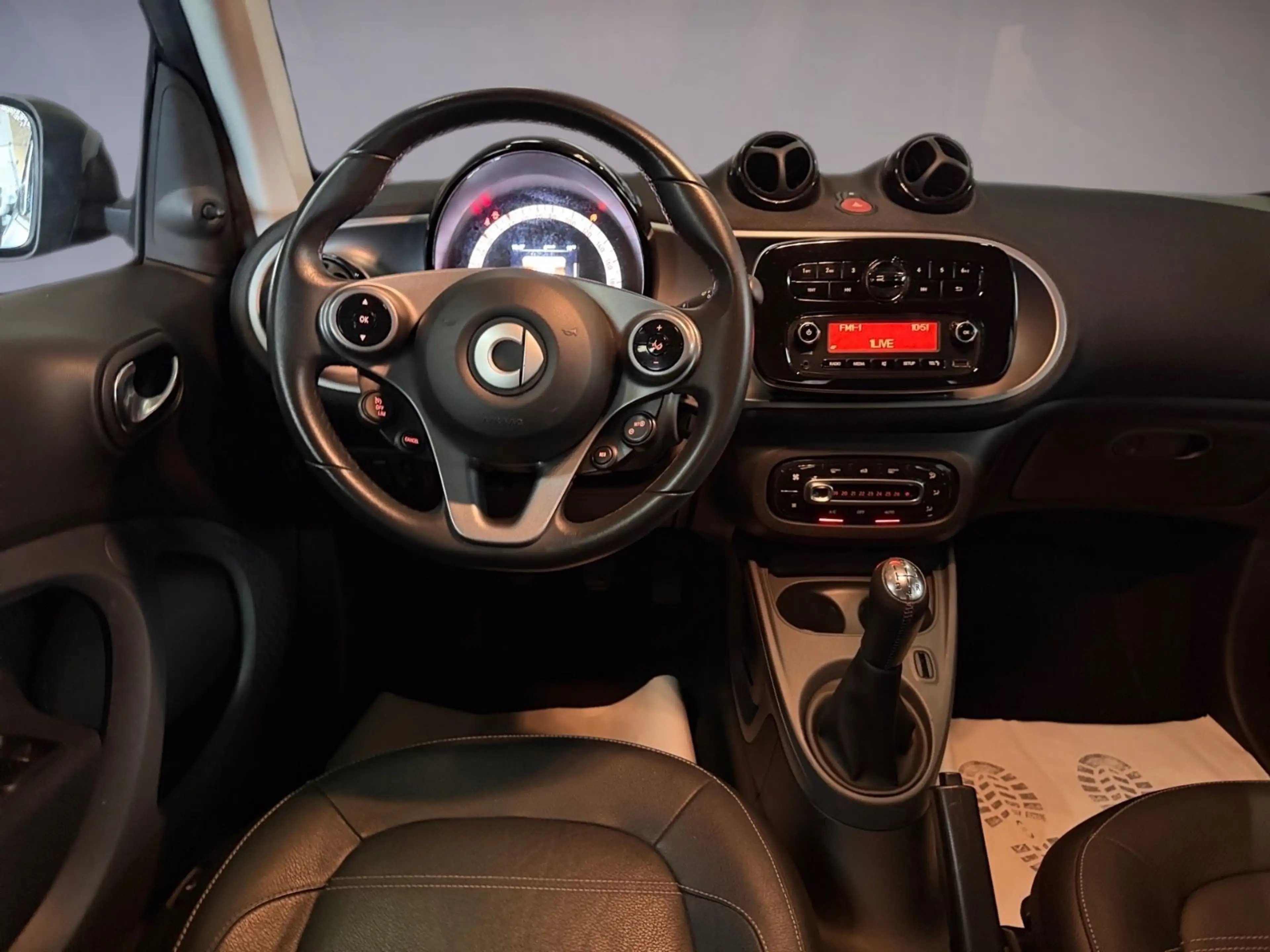 smart forTwo 1.0 Prime * Titania Grey Matt* Leder SHZ — photo 14