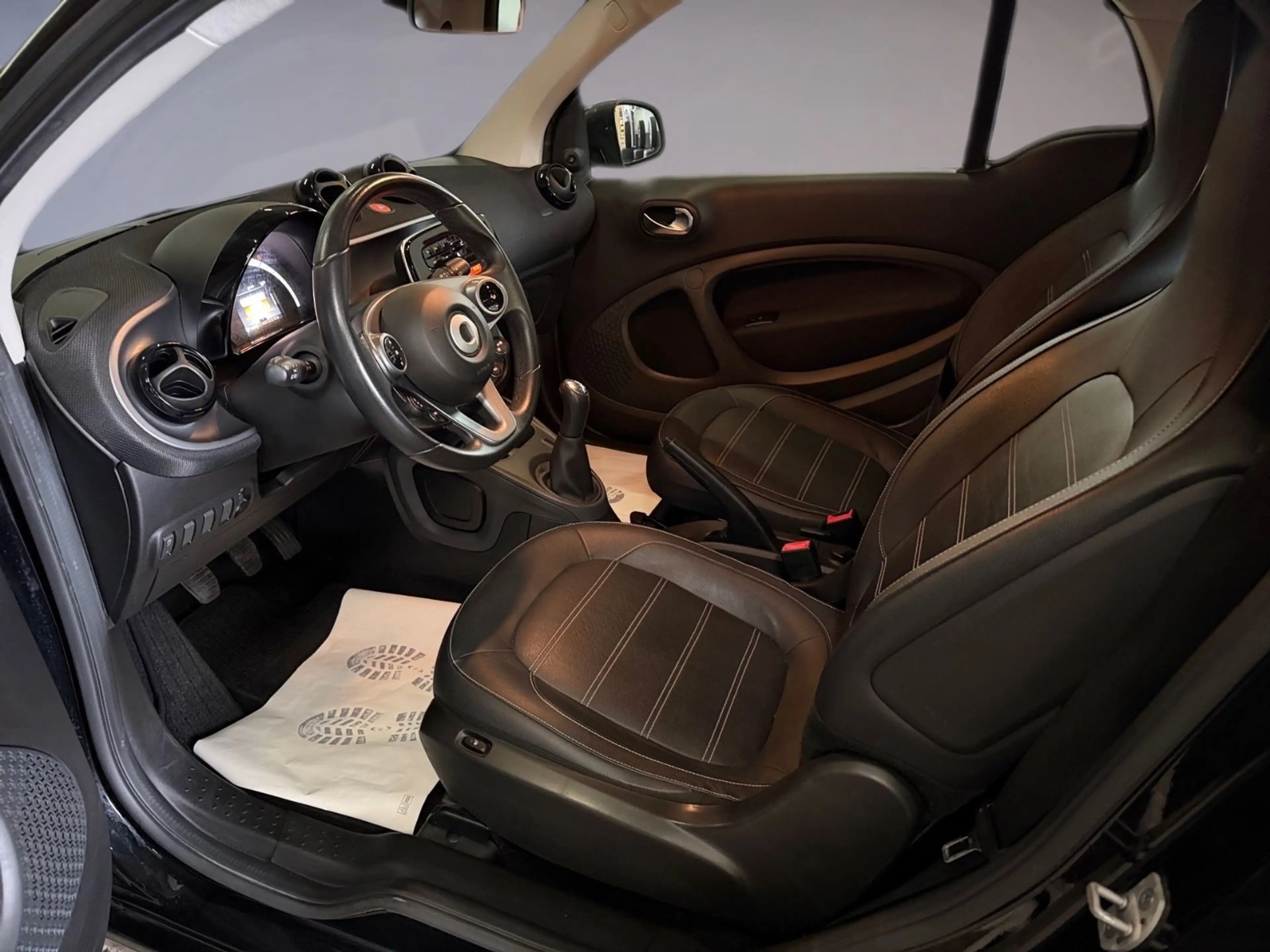 smart forTwo 1.0 Prime * Titania Grey Matt* Leder SHZ — photo 10