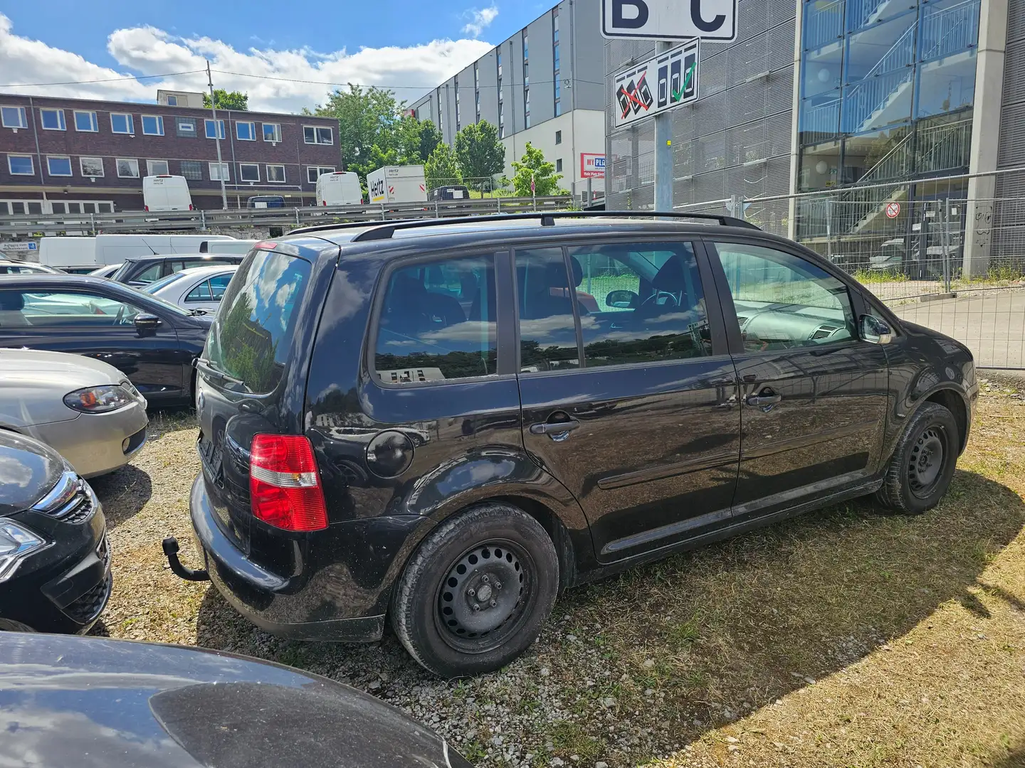 Volkswagen Touran Conceptline Schwarz - 2