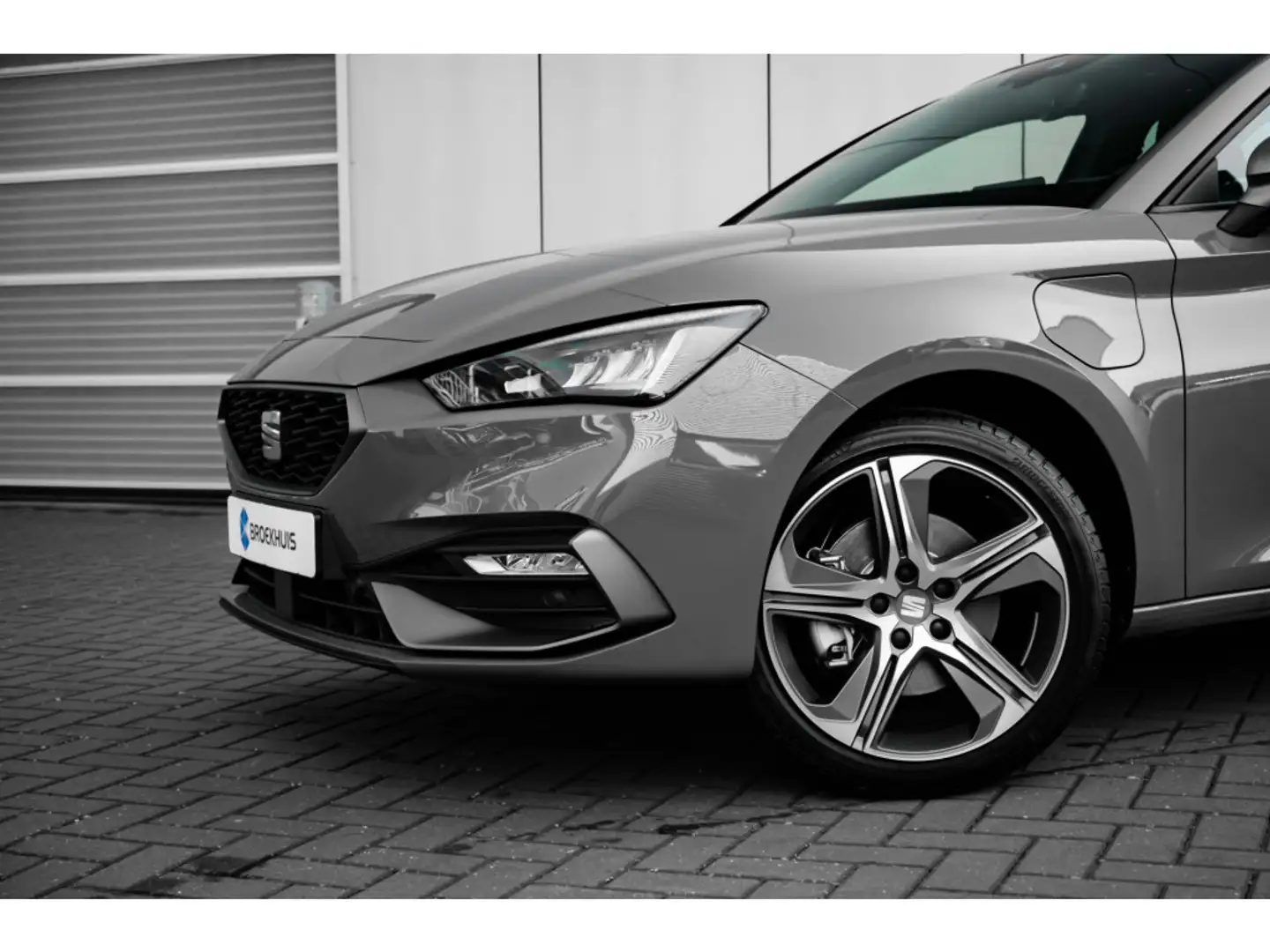 SEAT Leon e-Hybrid Sportstourer FR Business - eHybrid | Achteruitrijc Grijs - 2