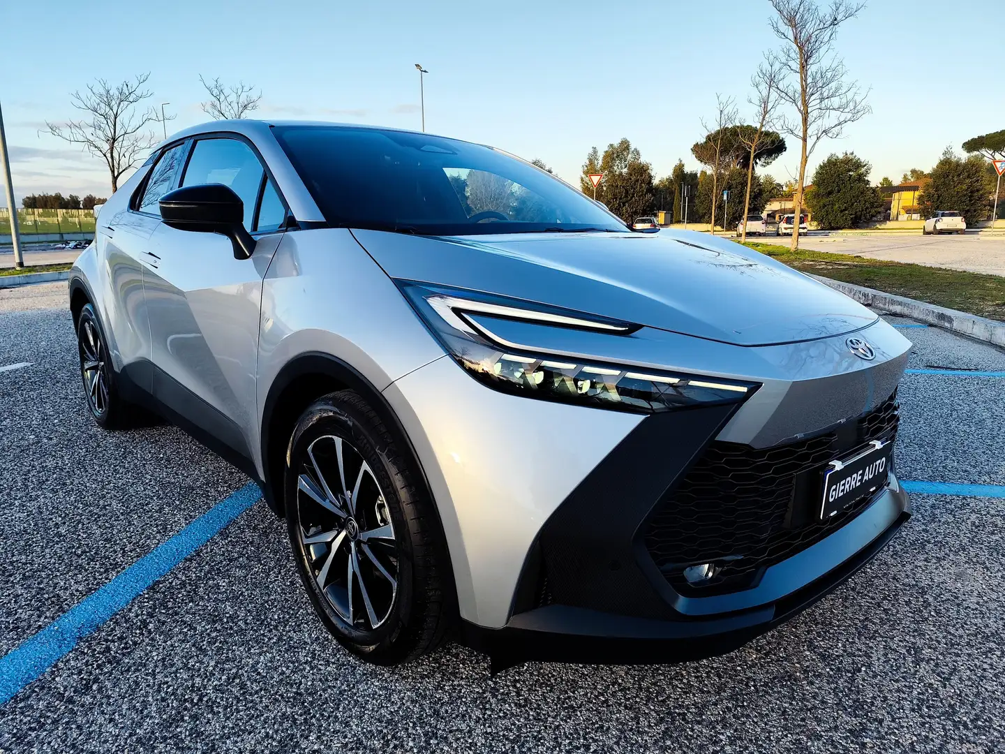 Toyota C-HR C-HR II 2025 1.8 hev Trend fwd e-cvt Silber - 2