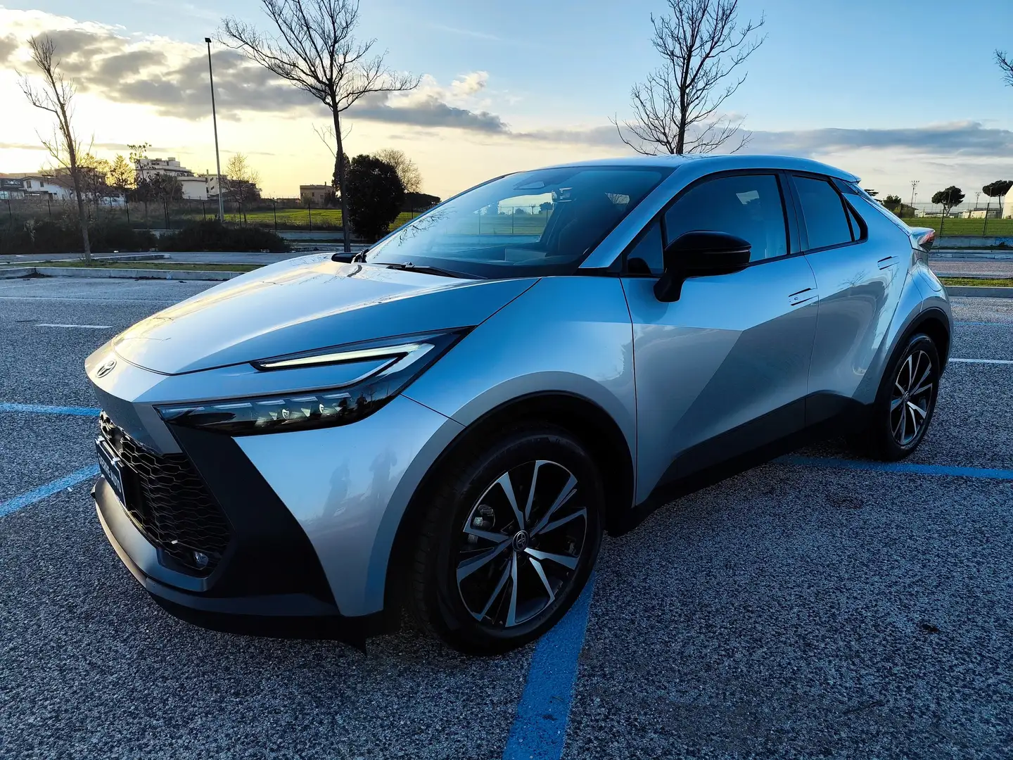 Toyota C-HR C-HR II 2025 1.8 hev Trend fwd e-cvt Silber - 1