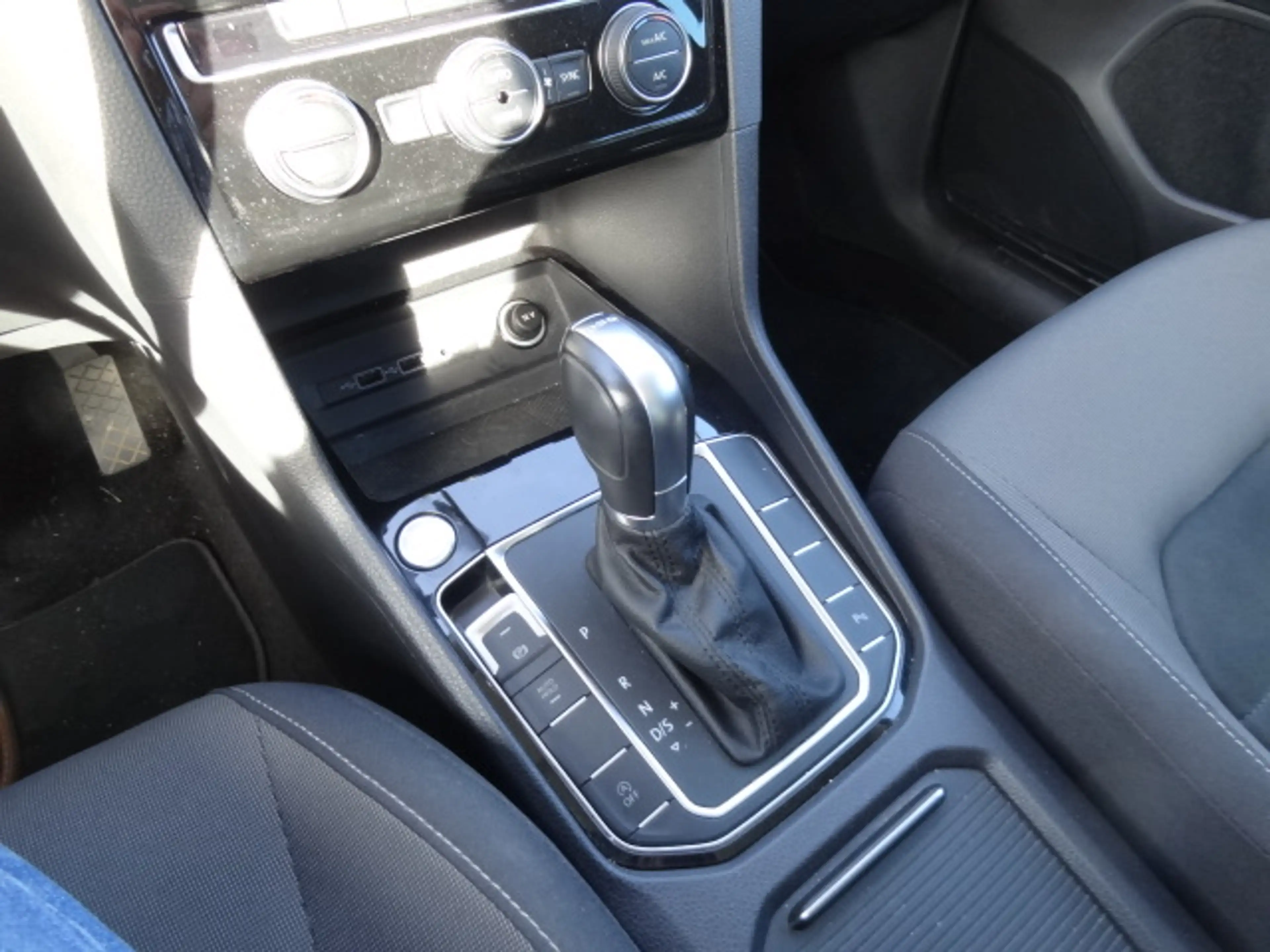 Volkswagen Golf Sportsvan Golf VII Sportsvan 1.5 TSI ACT DSG Highline AHZV, Navi, SHZ, Paket Assistenz,LED-Scheinwerfer — photo 9