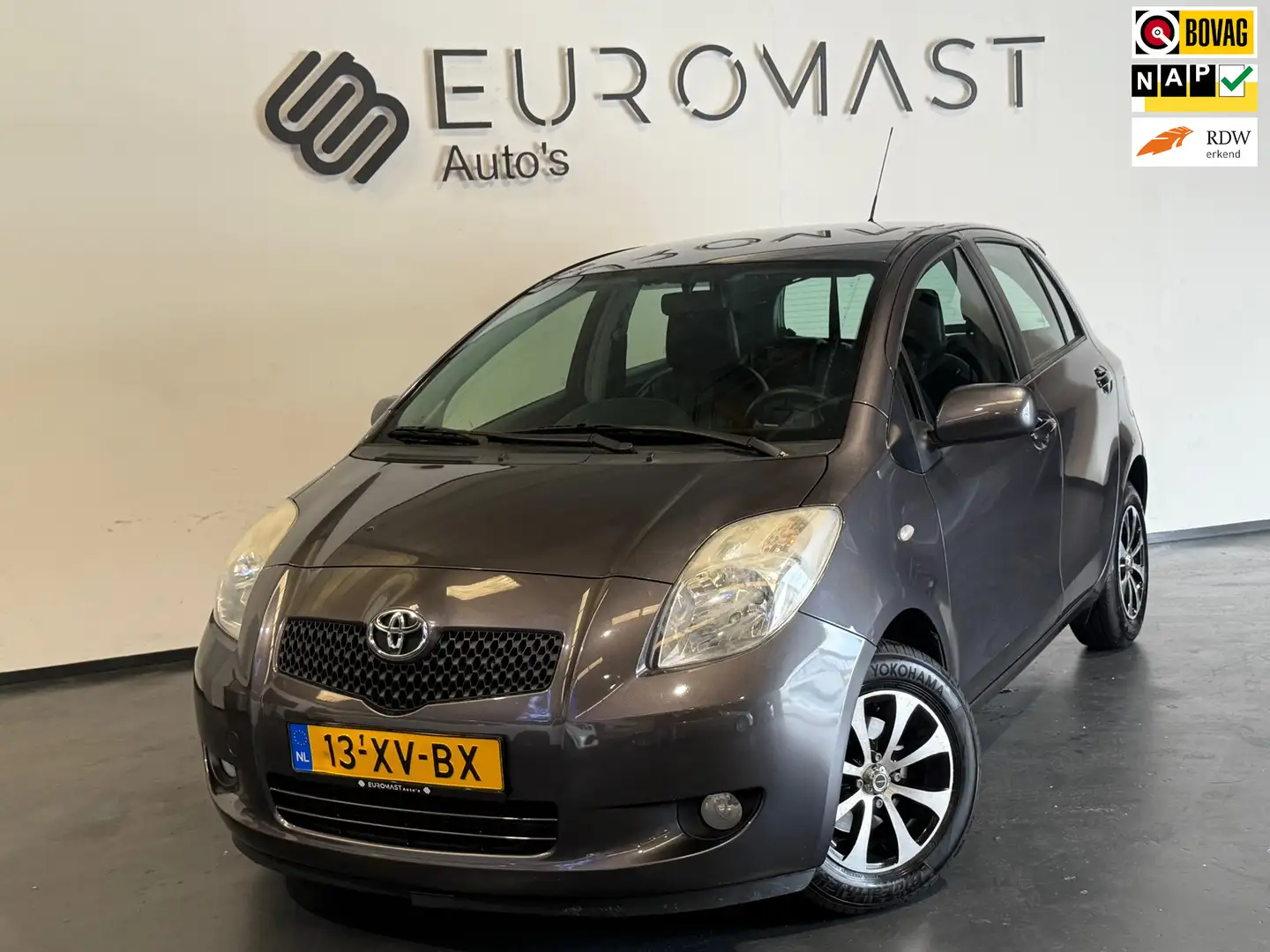 Toyota Yaris 1.3 VVTi Sol Airco Leder bekleding 5d Nieuwe Apk Gri - 1