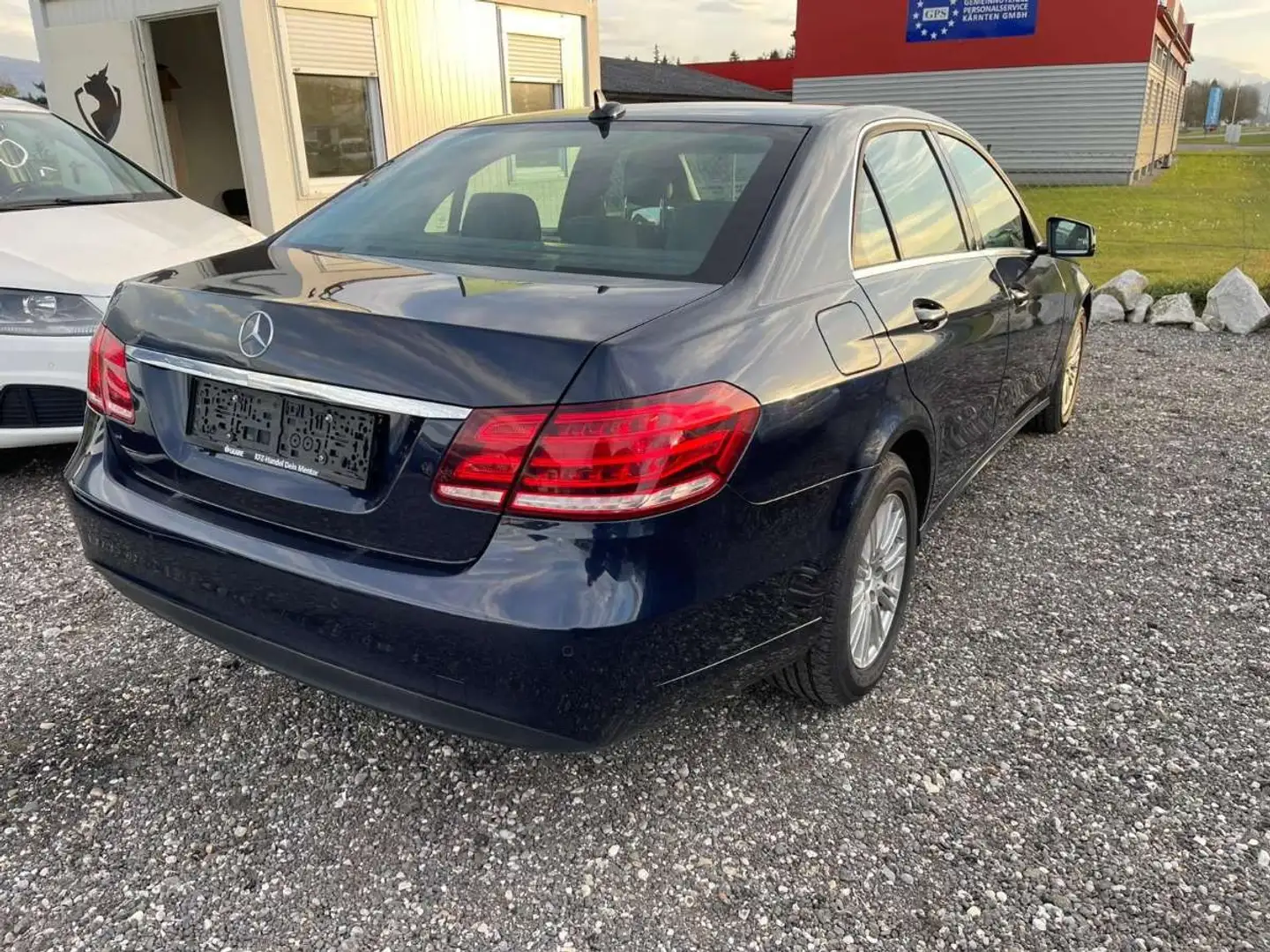 Mercedes-Benz E 220 BlueTEC Avantgarde Aut. Blau - 2