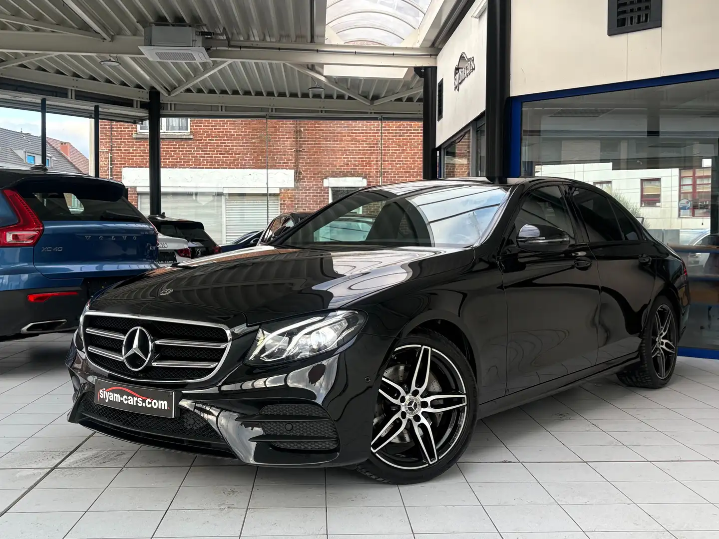 Mercedes-Benz E 200 E 200d *AMG*XENON*CUIR*LED AMBI*GPS*CAMERA*JANTES* Zwart - 1