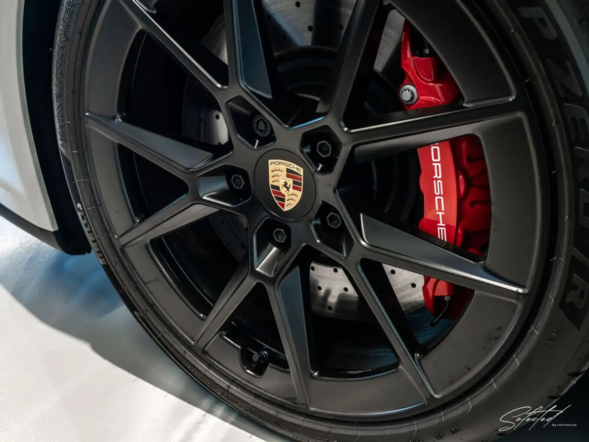 포르쉐 911 Carrera 4 GTS Coupe 2026 화이트 사진 4