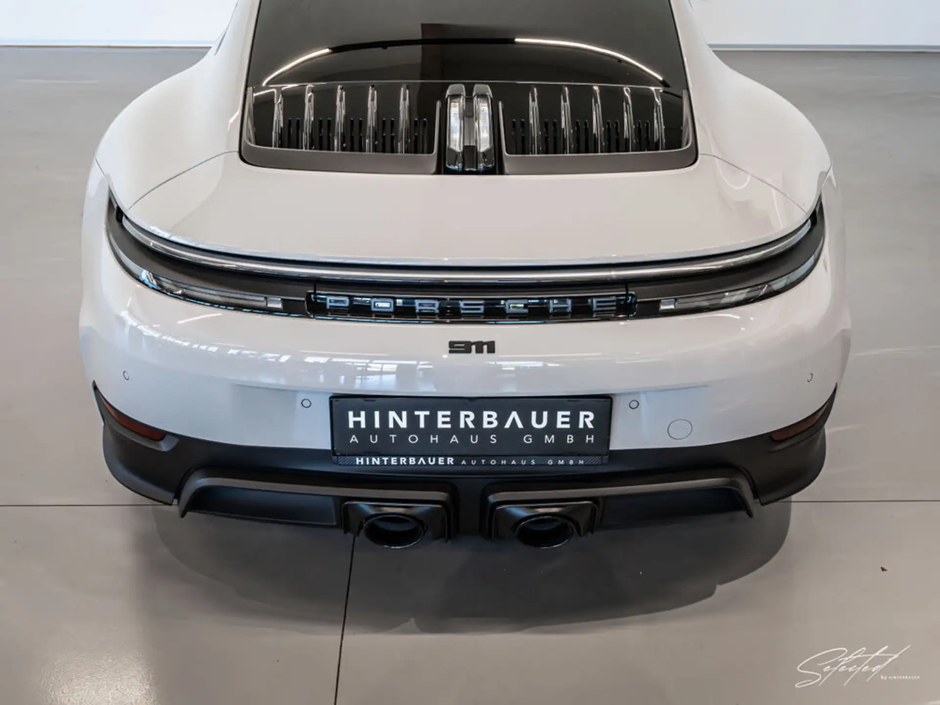 포르쉐 911 Carrera 4 GTS Coupe 2026 화이트 사진 6