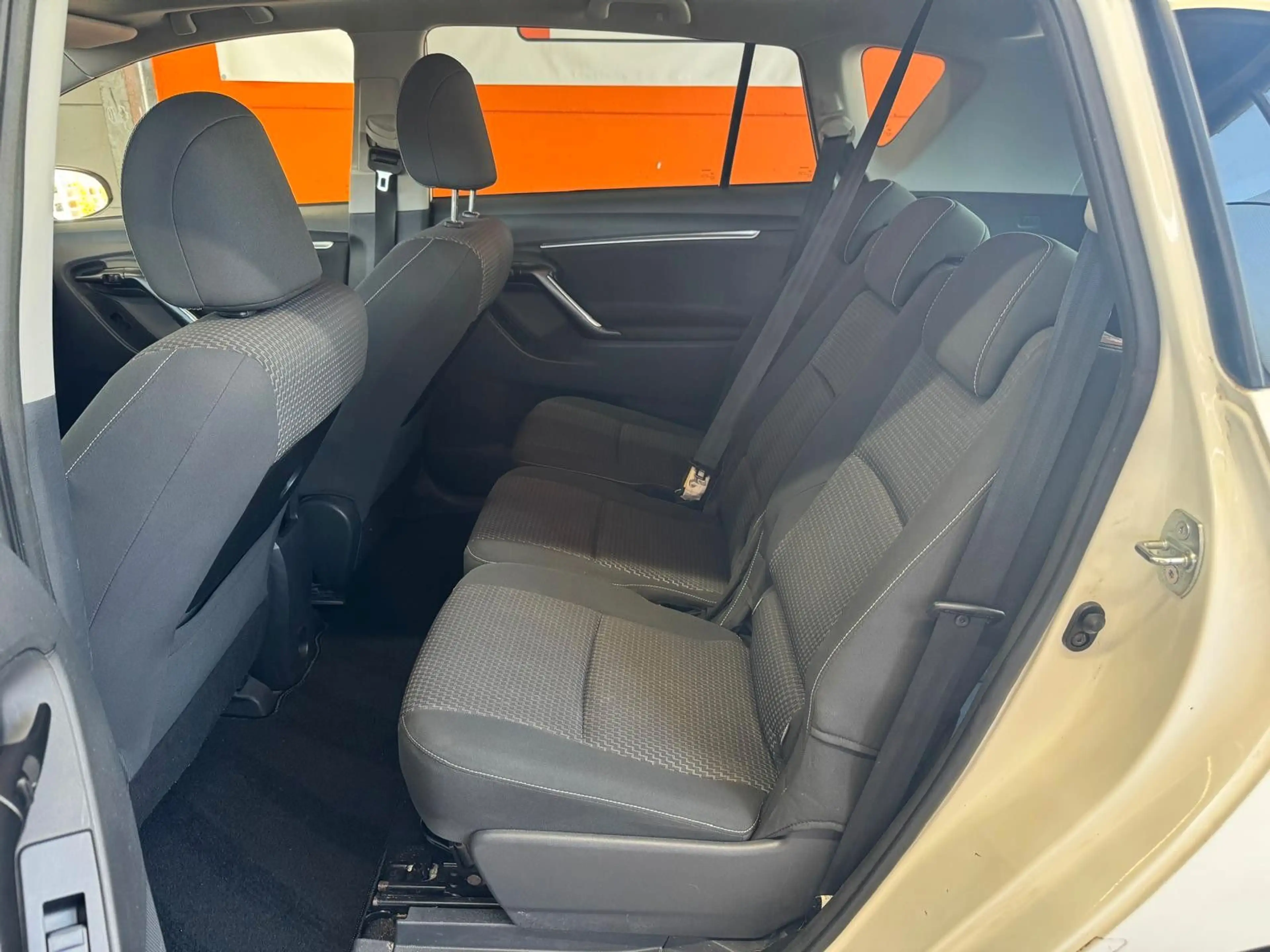 Toyota Verso SkyView Edition — photo 11